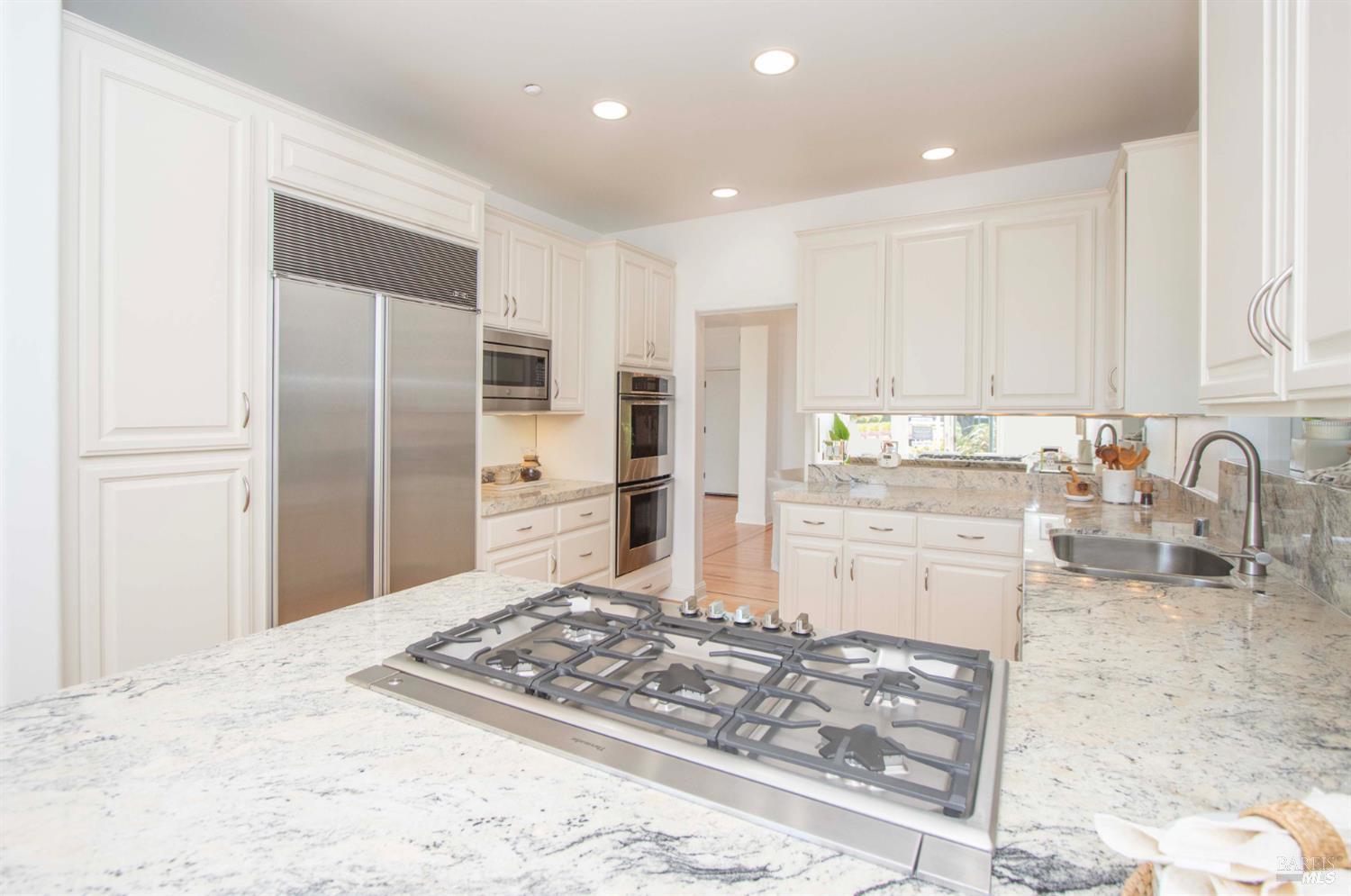 Detail Gallery Image 5 of 46 For 47 Elizabeth Cir, Greenbrae,  CA 94904 - 3 Beds | 2/1 Baths