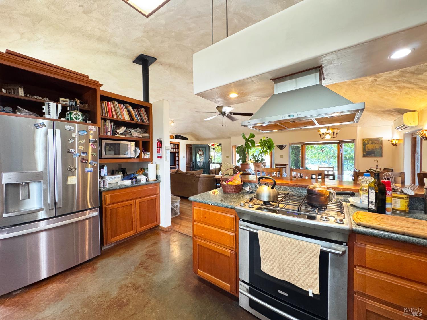 Detail Gallery Image 10 of 47 For 2980 Flat Rock Rd, Garberville,  CA 95542 - 3 Beds | 2 Baths