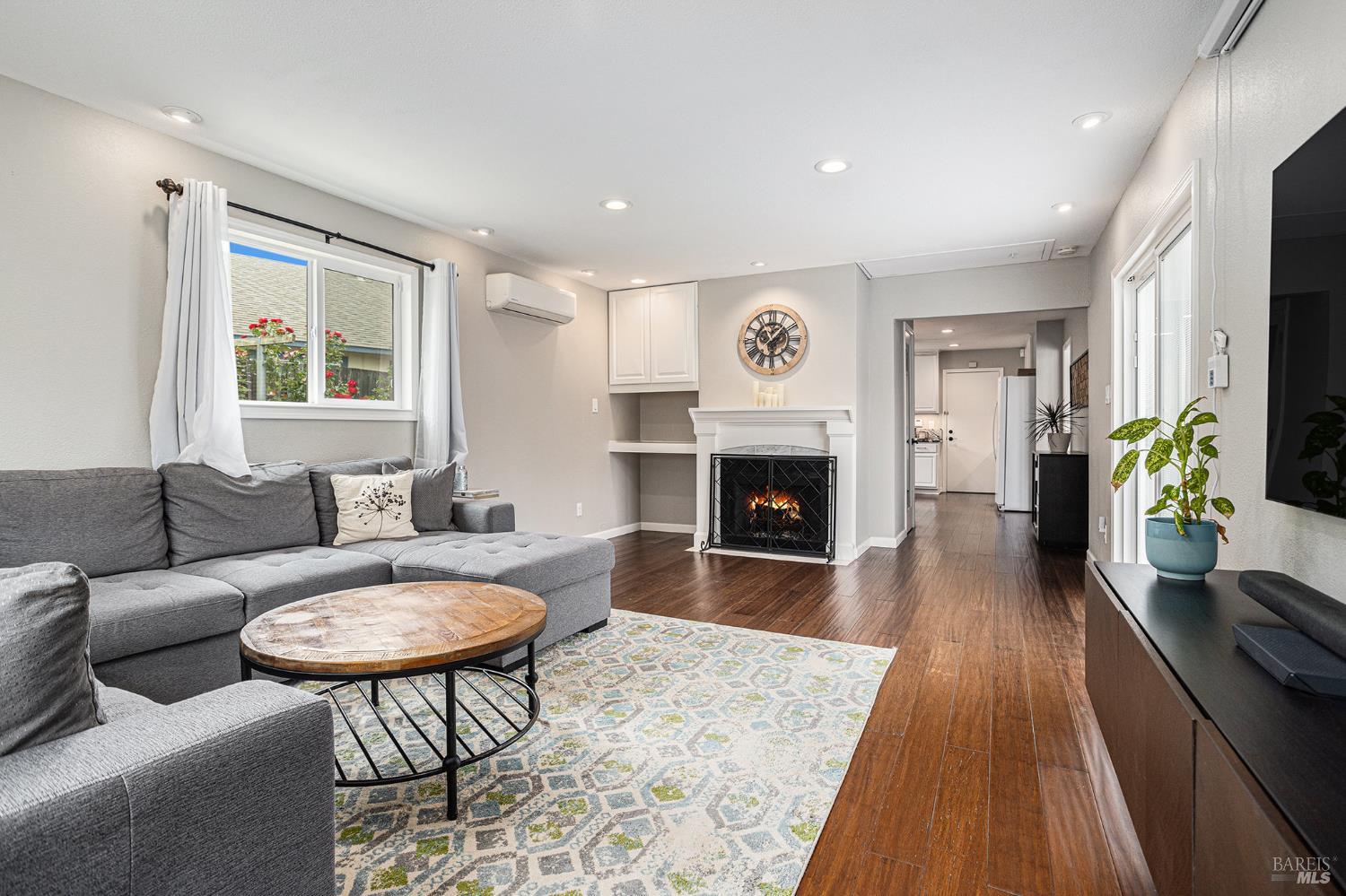Detail Gallery Image 15 of 29 For 100 Bear Cove Ct, Vallejo,  CA 94591 - 3 Beds | 2/1 Baths