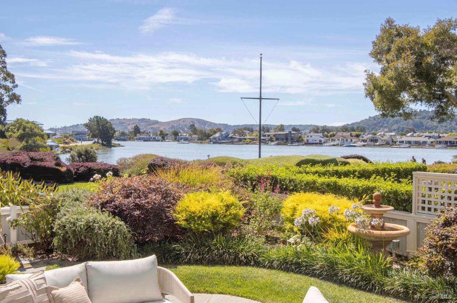Detail Gallery Image 3 of 46 For 47 Elizabeth Cir, Greenbrae,  CA 94904 - 3 Beds | 2/1 Baths