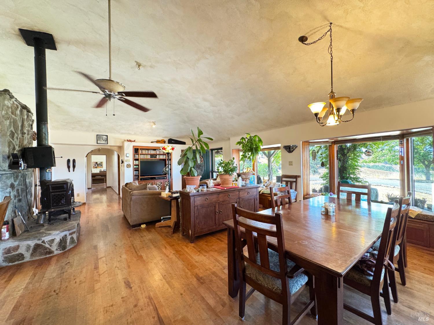 Detail Gallery Image 6 of 47 For 2980 Flat Rock Rd, Garberville,  CA 95542 - 3 Beds | 2 Baths