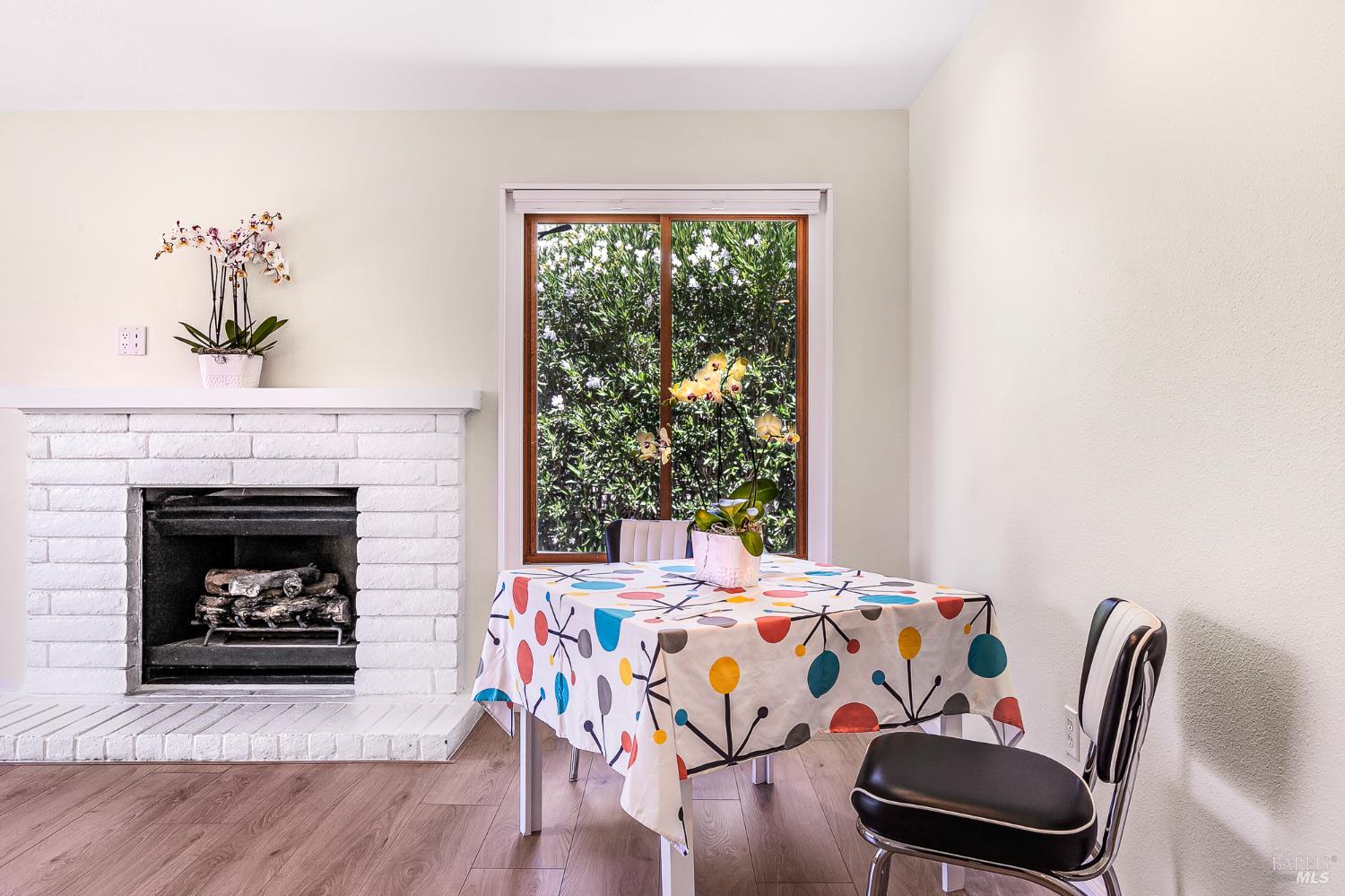Detail Gallery Image 10 of 61 For 8850 Oak Trail Dr, Santa Rosa,  CA 95409 - 2 Beds | 2 Baths