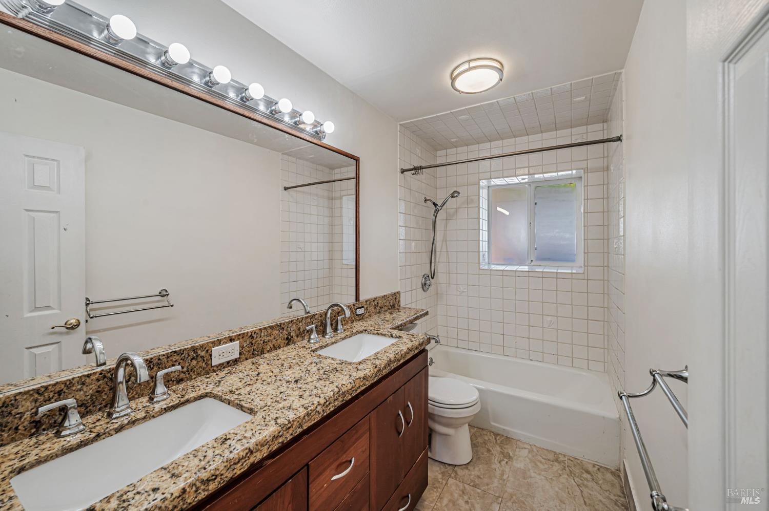 Detail Gallery Image 29 of 43 For 55 Park Cir, Sausalito,  CA 94965 - 4 Beds | 2/1 Baths
