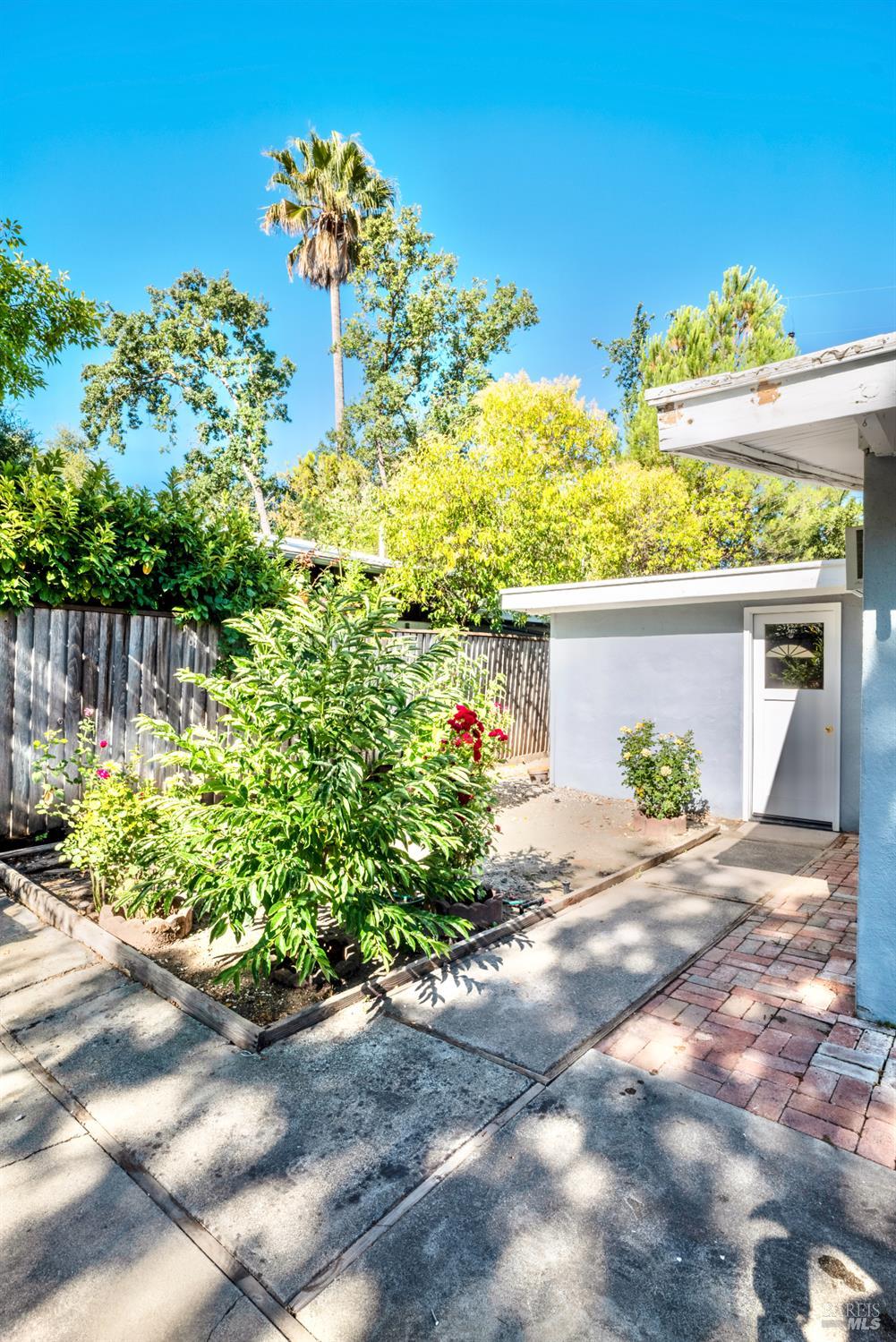Detail Gallery Image 4 of 17 For 15533 Maplewood Dr, Sonoma,  CA 95476 - 3 Beds | 2 Baths