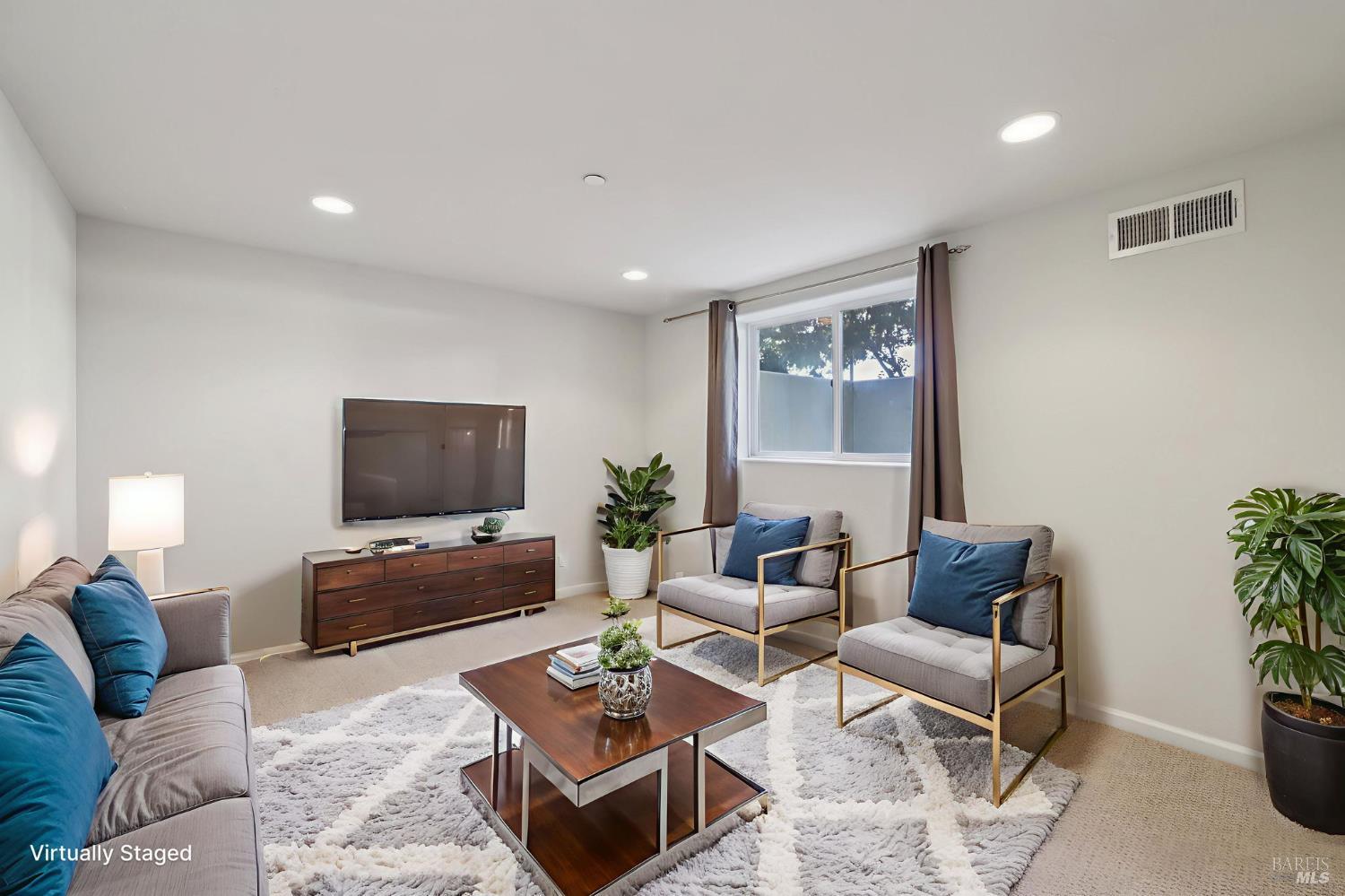 Detail Gallery Image 5 of 35 For 2717 10th St, San Pablo,  CA 94806 - 3 Beds | 2/1 Baths