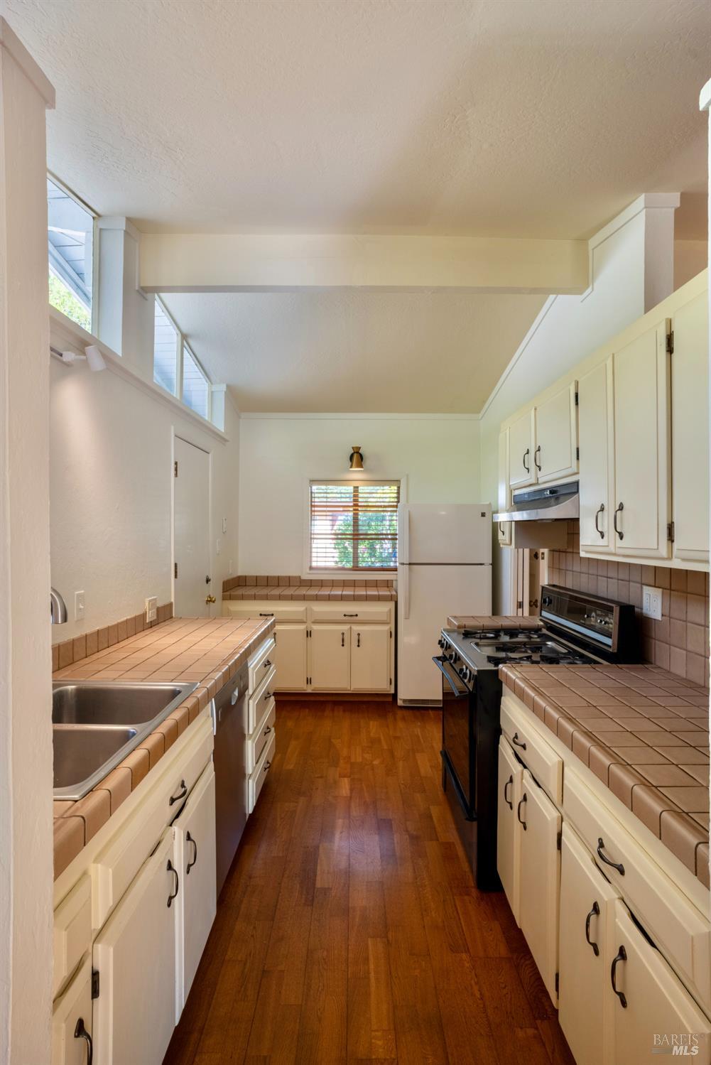 Detail Gallery Image 10 of 17 For 15533 Maplewood Dr, Sonoma,  CA 95476 - 3 Beds | 2 Baths
