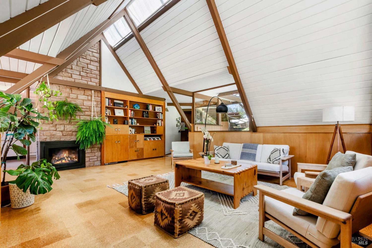 Detail Gallery Image 15 of 52 For 2140 Hyland Ct, Santa Rosa,  CA 95404 - 3 Beds | 2 Baths