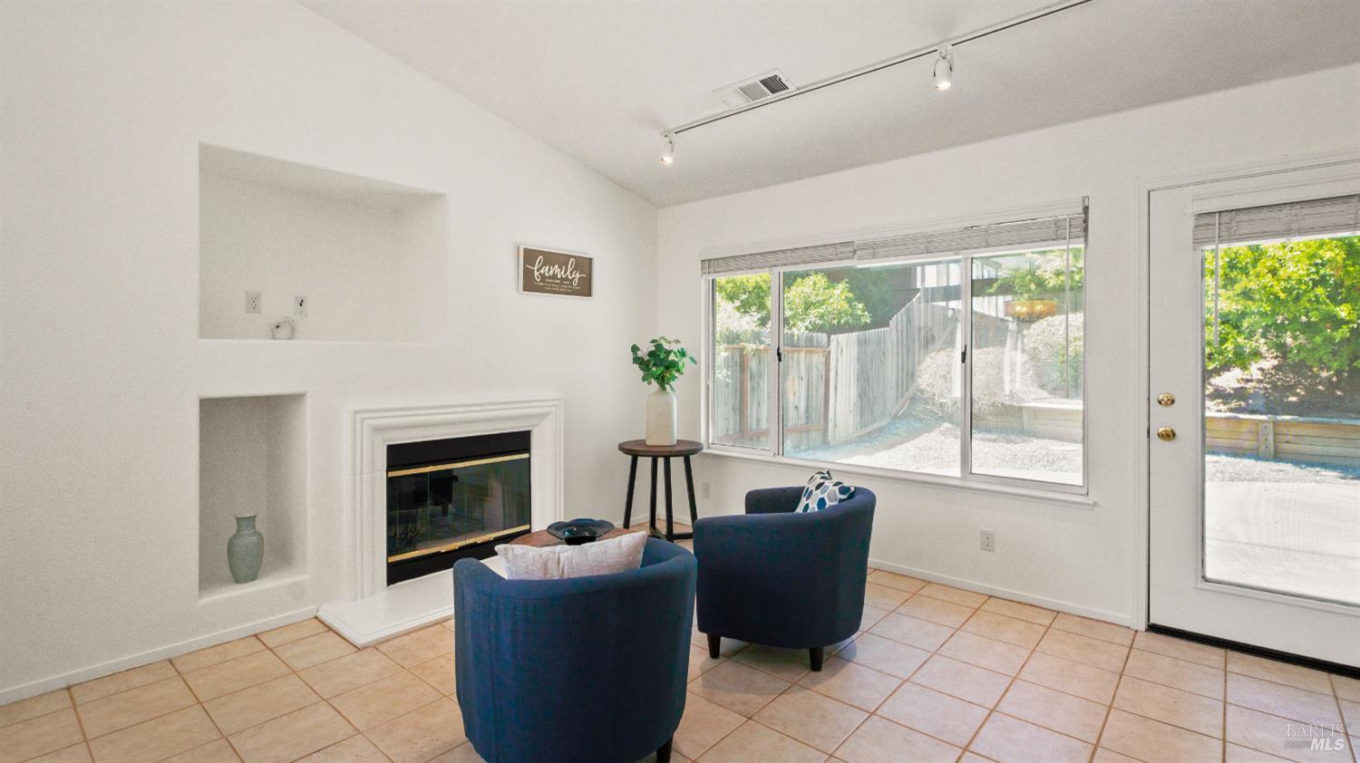 Detail Gallery Image 11 of 53 For 330 Crow Canyon Ct, Vacaville,  CA 95688 - 4 Beds | 2 Baths
