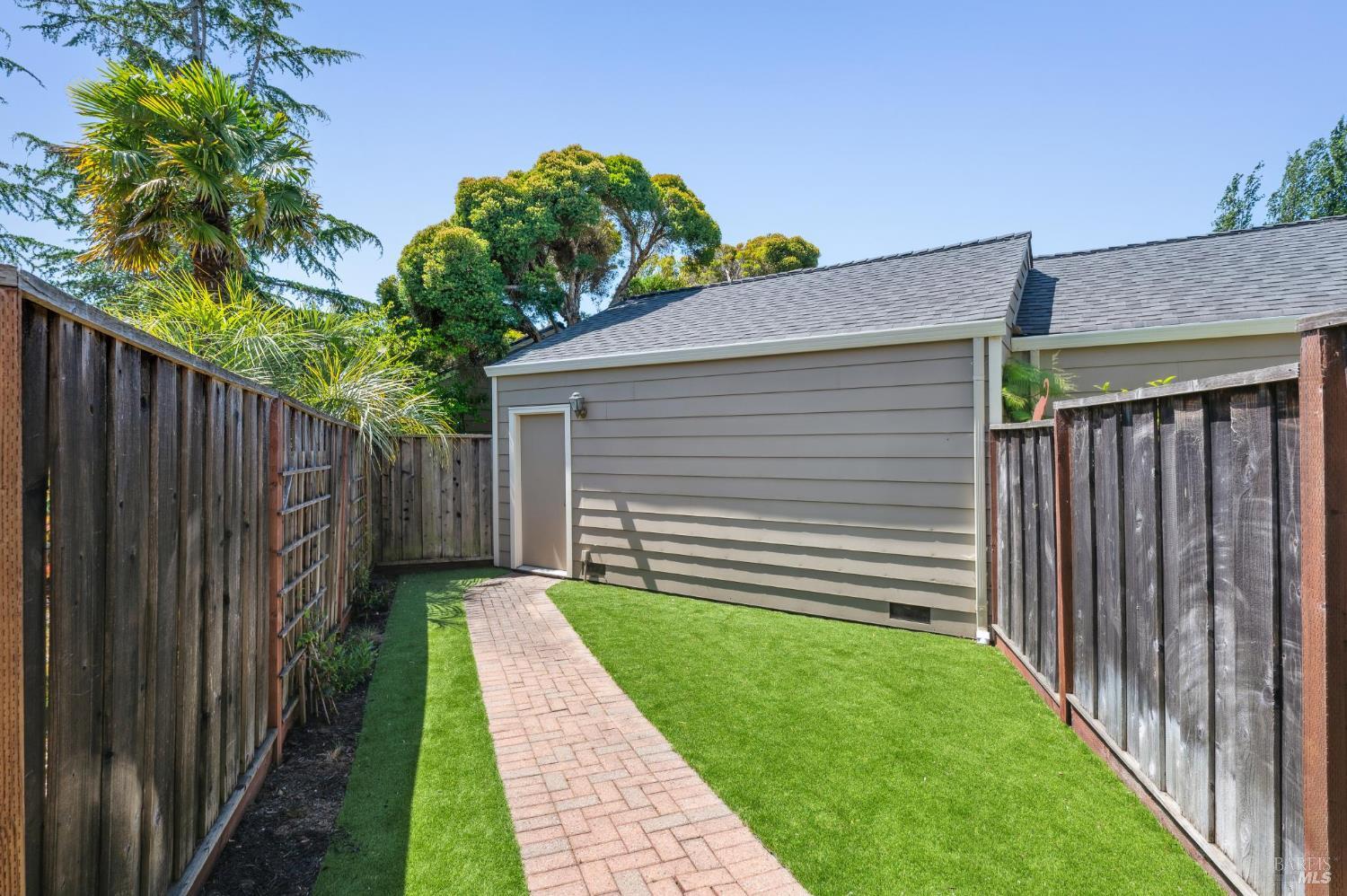 Detail Gallery Image 27 of 37 For 34 Creekside Ct, Corte Madera,  CA 94925 - 2 Beds | 2 Baths
