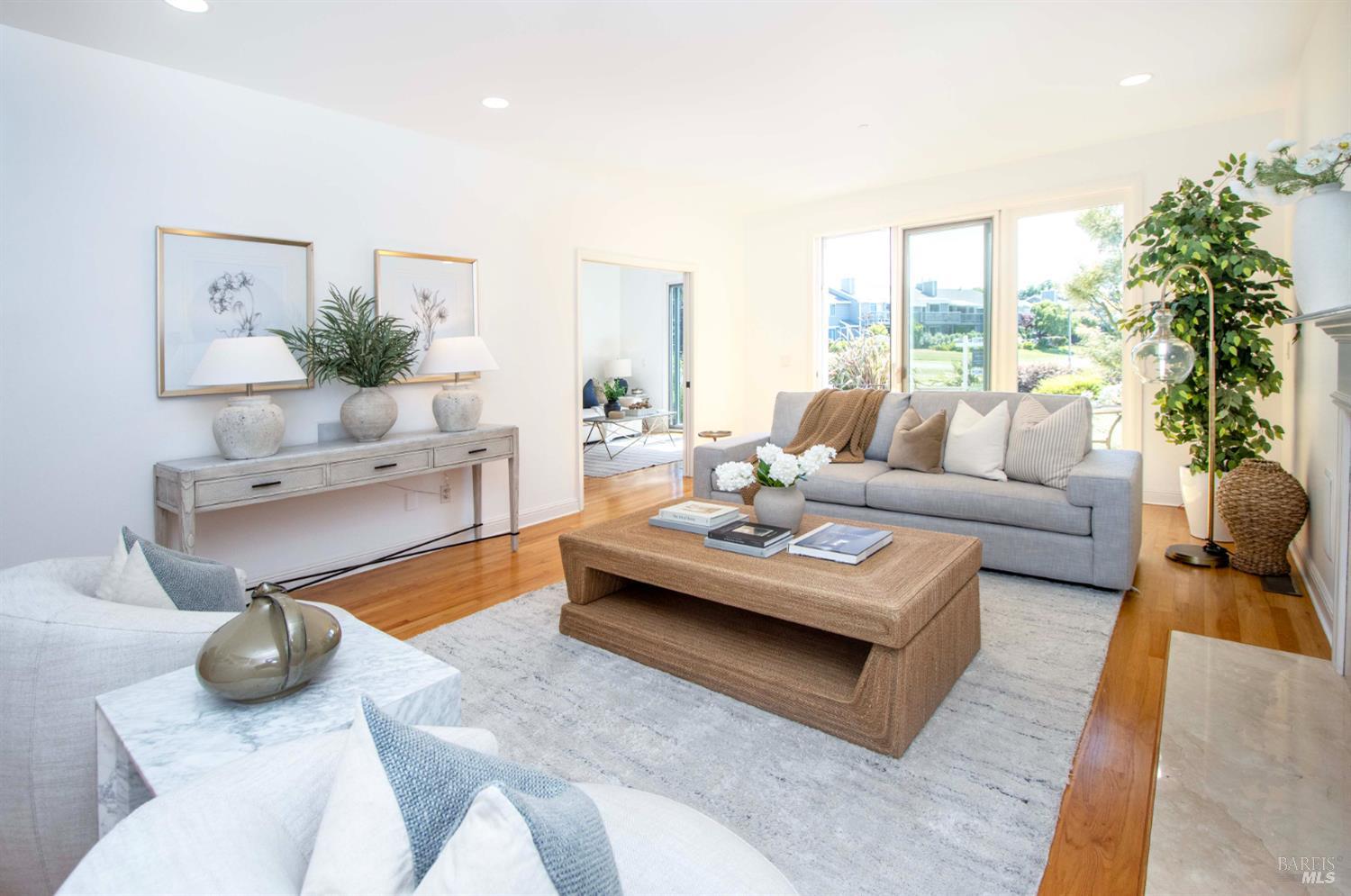 Detail Gallery Image 11 of 46 For 47 Elizabeth Cir, Greenbrae,  CA 94904 - 3 Beds | 2/1 Baths