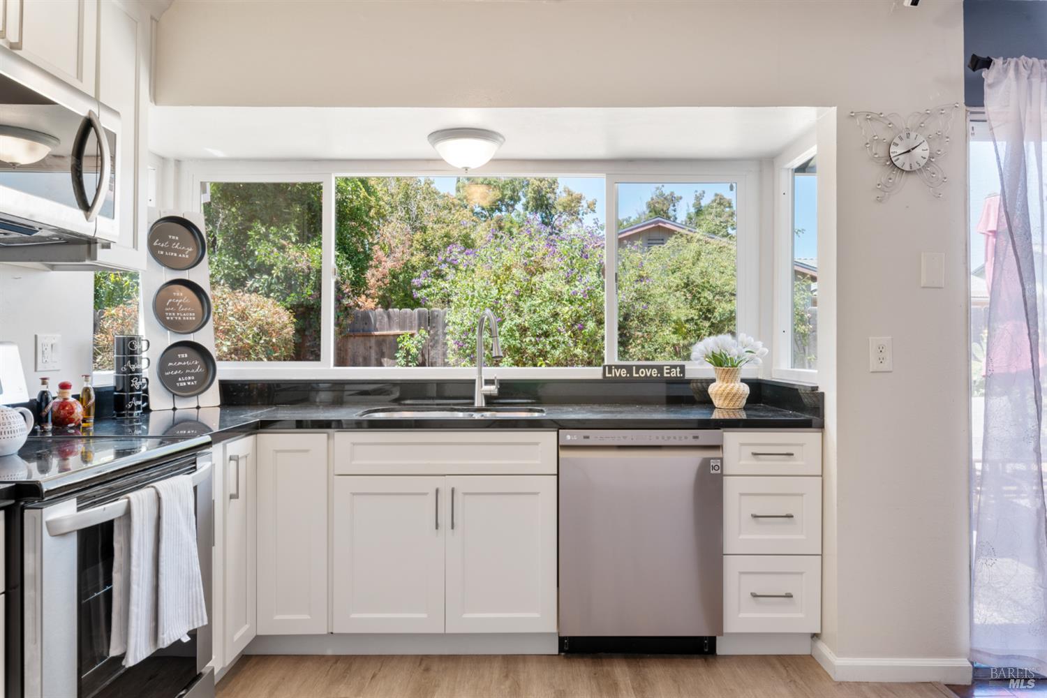 Detail Gallery Image 8 of 35 For 1726 Gershwin Cir, Fairfield,  CA 94533 - 3 Beds | 2 Baths