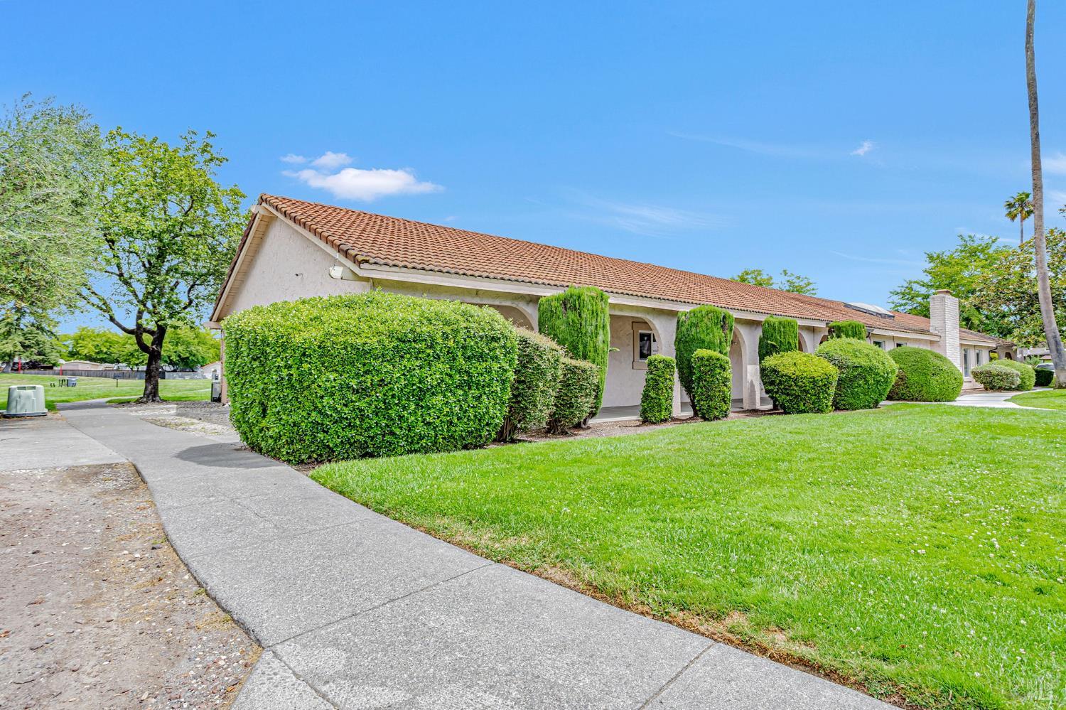 Detail Gallery Image 25 of 30 For 817 Corte Azul Ct, Rohnert Park,  CA 94928 - 4 Beds | 2 Baths