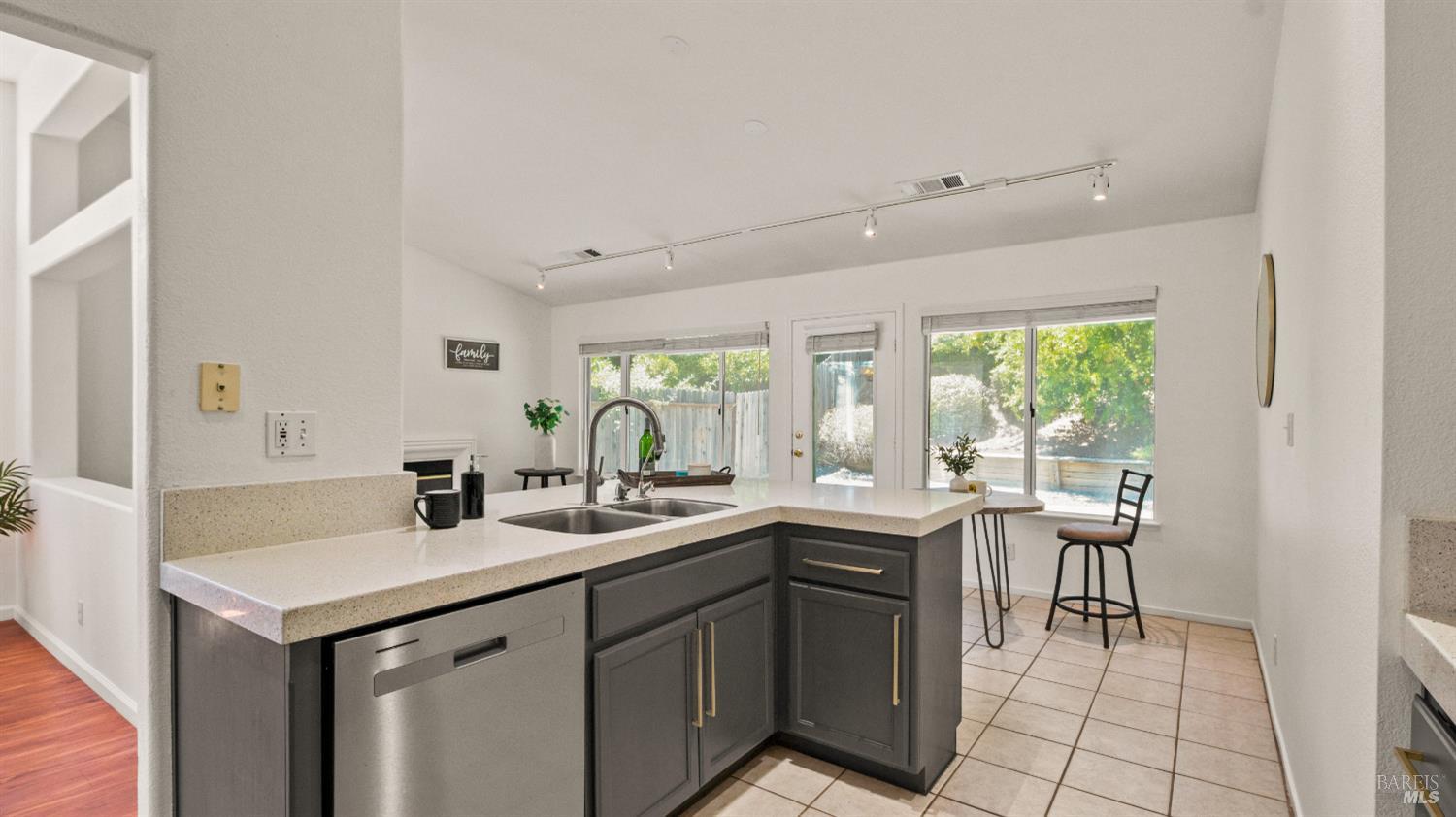 Detail Gallery Image 19 of 53 For 330 Crow Canyon Ct, Vacaville,  CA 95688 - 4 Beds | 2 Baths