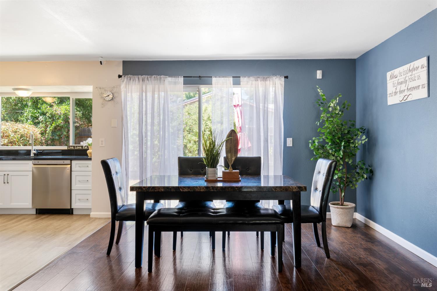 Detail Gallery Image 12 of 35 For 1726 Gershwin Cir, Fairfield,  CA 94533 - 3 Beds | 2 Baths