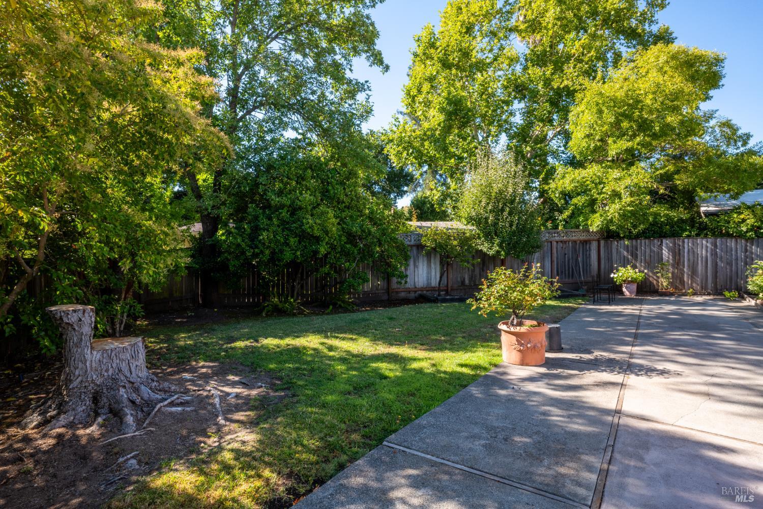Detail Gallery Image 6 of 17 For 15533 Maplewood Dr, Sonoma,  CA 95476 - 3 Beds | 2 Baths