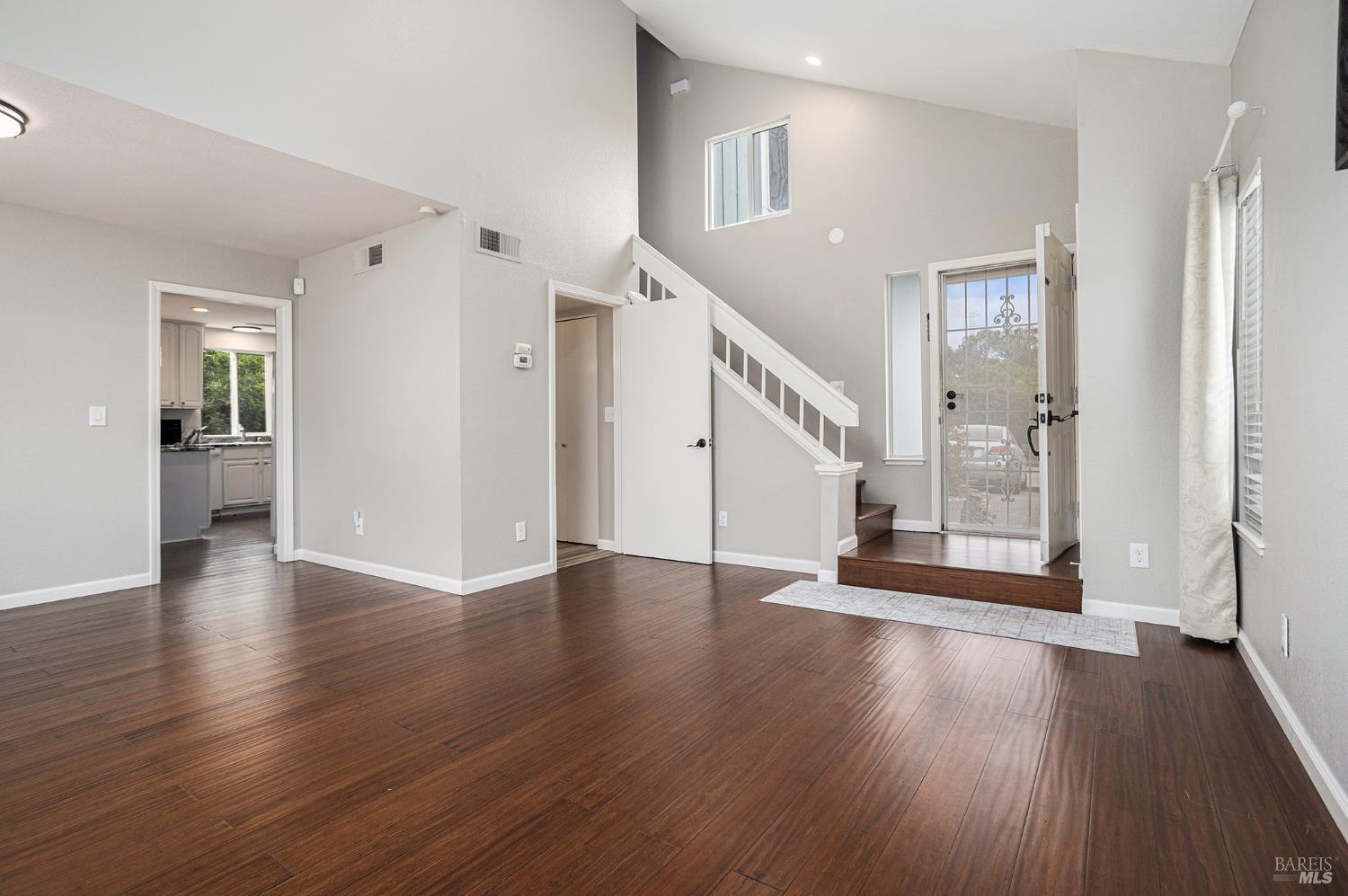 Detail Gallery Image 8 of 29 For 100 Bear Cove Ct, Vallejo,  CA 94591 - 3 Beds | 2/1 Baths