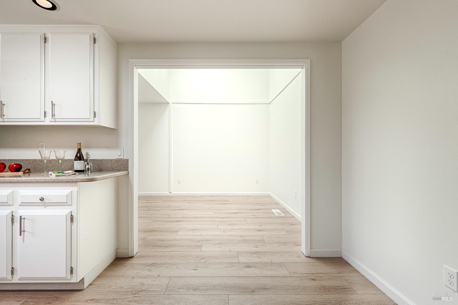 Detail Gallery Image 14 of 61 For 8850 Oak Trail Dr, Santa Rosa,  CA 95409 - 2 Beds | 2 Baths