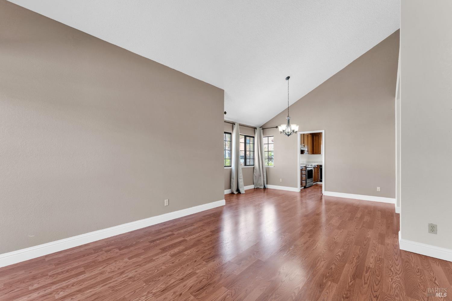 Detail Gallery Image 5 of 68 For 2924 Balsam Ct, Fairfield,  CA 94533 - 4 Beds | 3 Baths