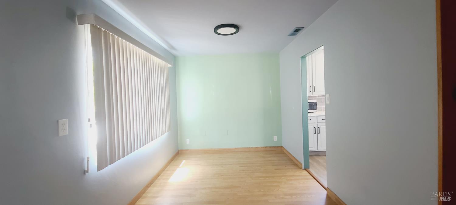 Detail Gallery Image 4 of 12 For 2420 Lomitas Ave, Santa Rosa,  CA 95404 - 4 Beds | 2 Baths