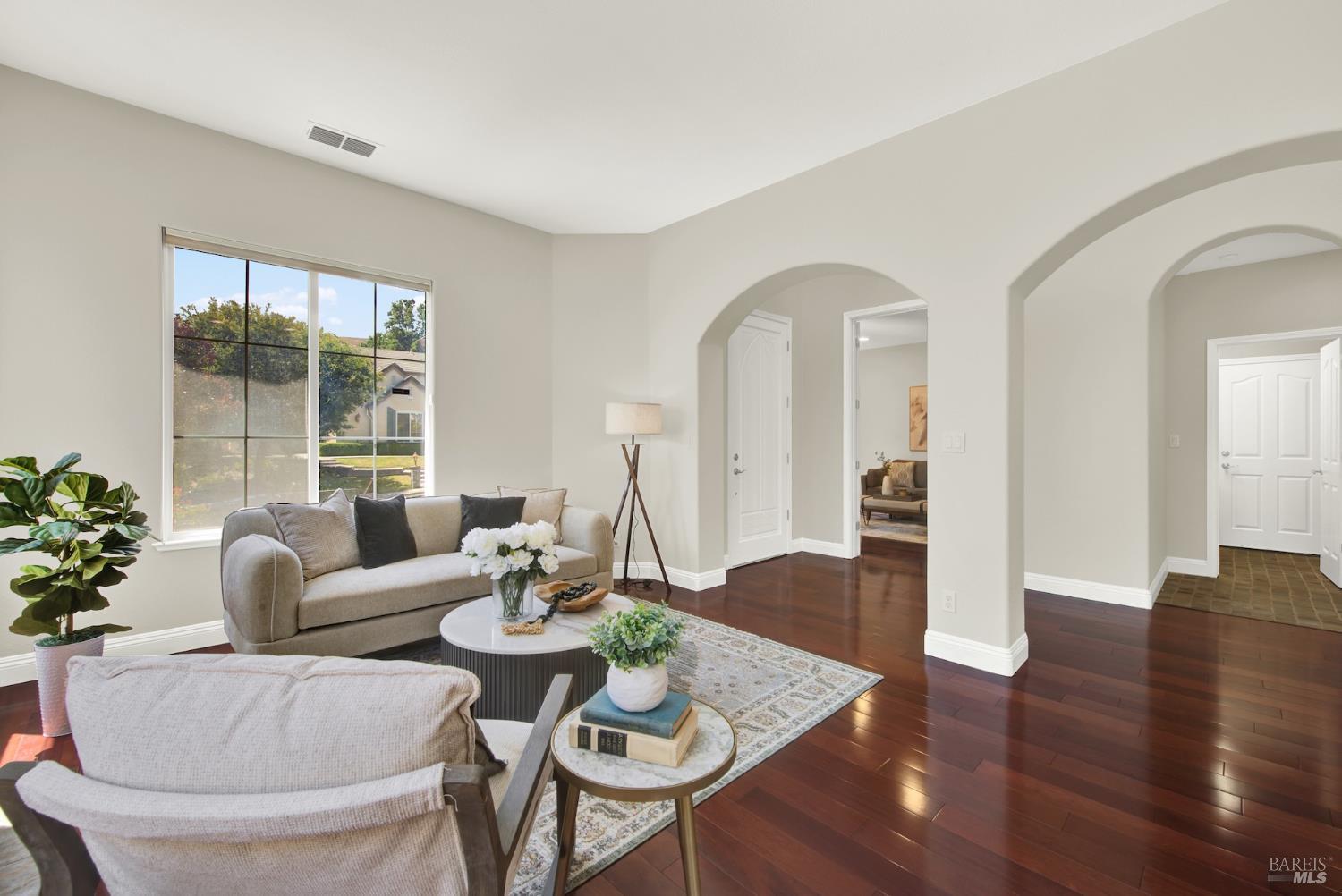 Detail Gallery Image 12 of 77 For 1240 Wildwing Ln, Vallejo,  CA 94591 - 4 Beds | 3/1 Baths