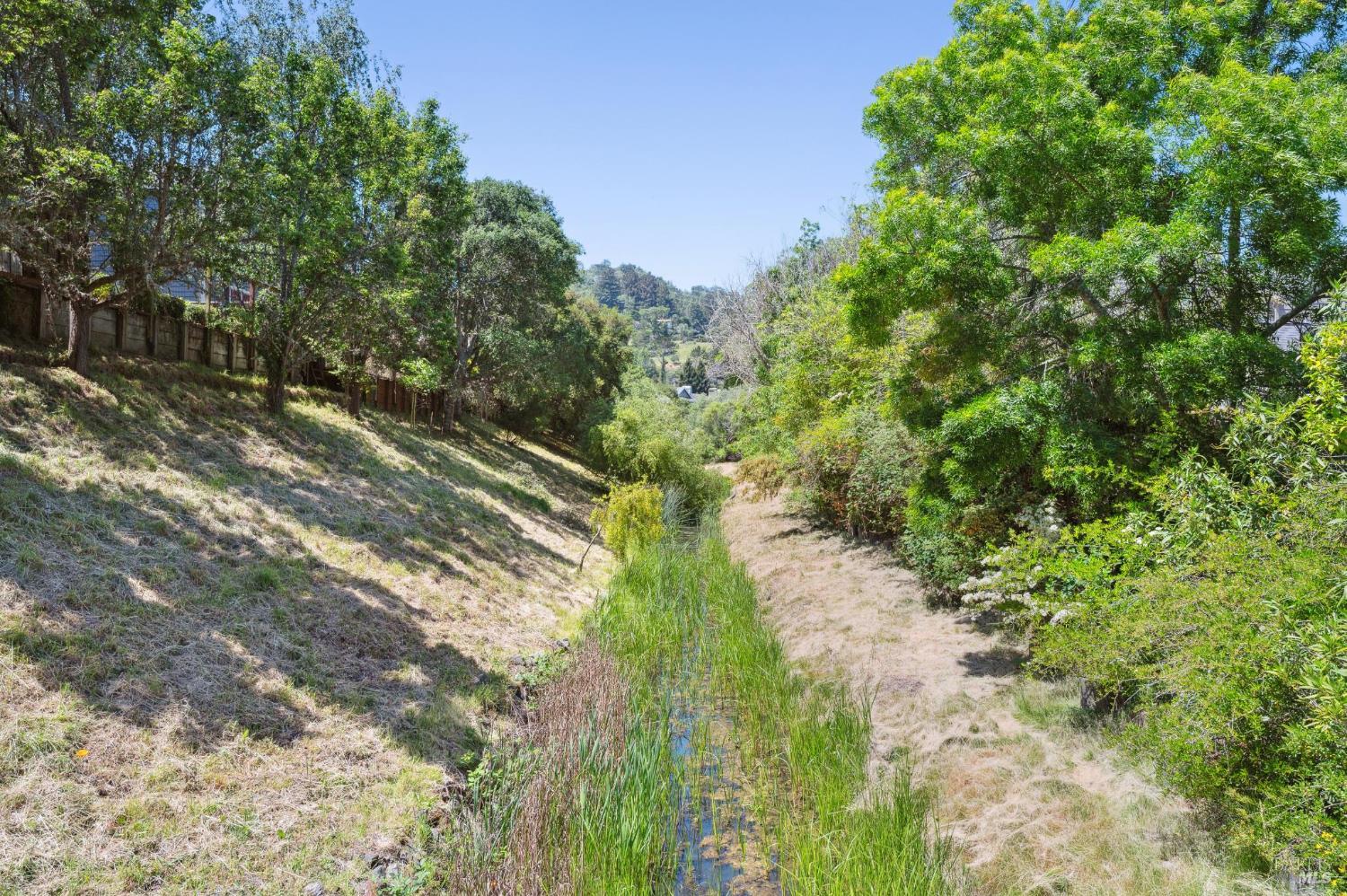 Detail Gallery Image 36 of 37 For 34 Creekside Ct, Corte Madera,  CA 94925 - 2 Beds | 2 Baths