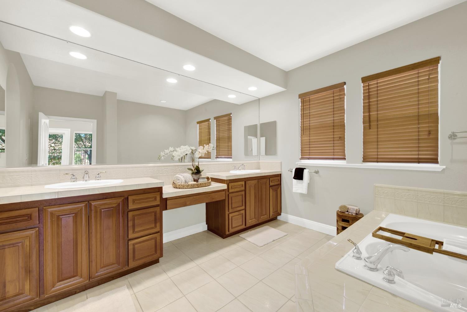 Detail Gallery Image 38 of 77 For 1240 Wildwing Ln, Vallejo,  CA 94591 - 4 Beds | 3/1 Baths