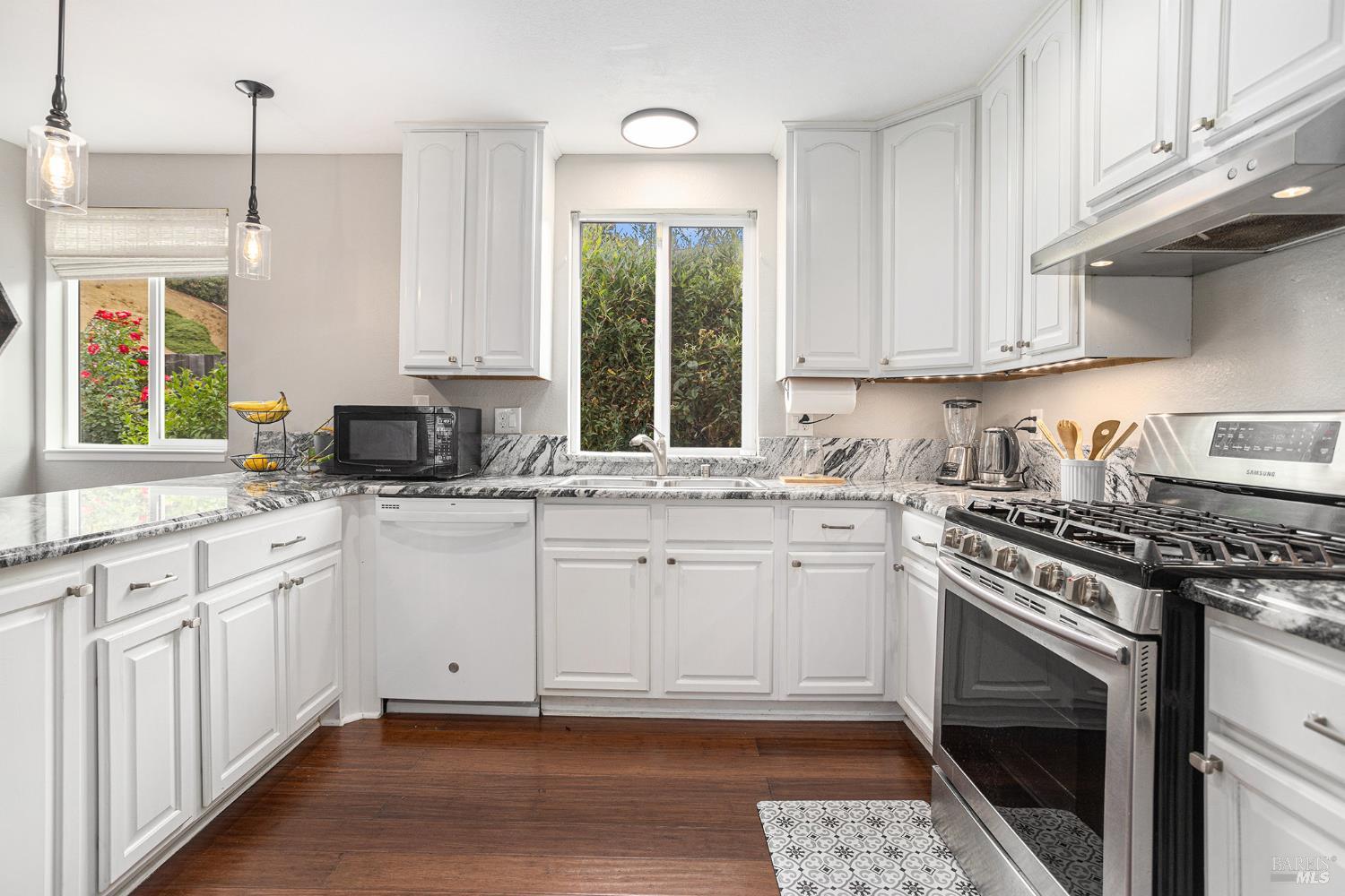 Detail Gallery Image 12 of 29 For 100 Bear Cove Ct, Vallejo,  CA 94591 - 3 Beds | 2/1 Baths