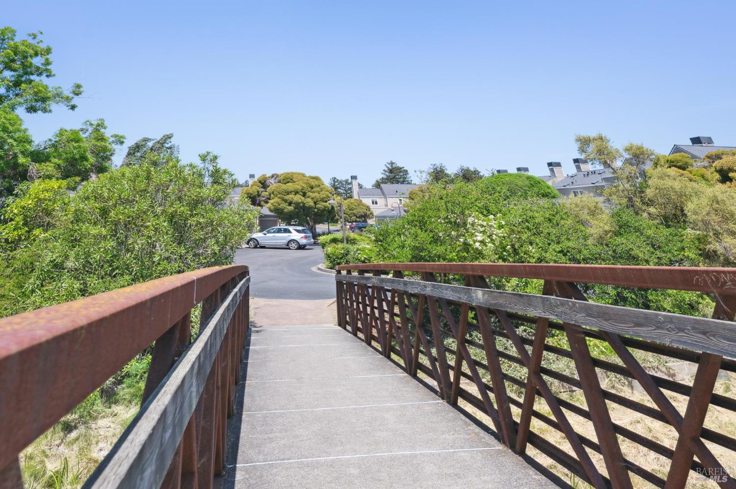 Detail Gallery Image 35 of 37 For 34 Creekside Ct, Corte Madera,  CA 94925 - 2 Beds | 2 Baths