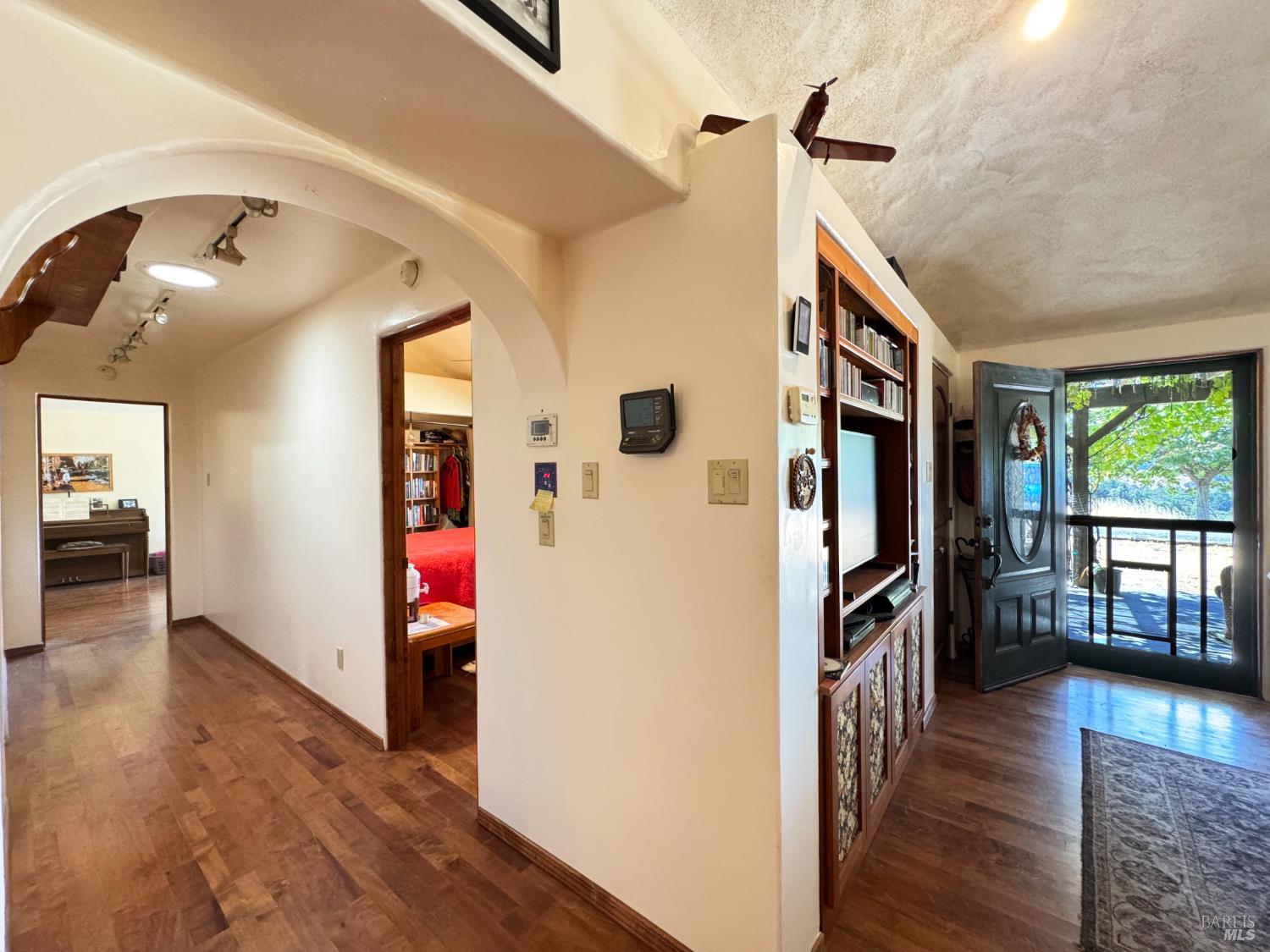 Detail Gallery Image 13 of 47 For 2980 Flat Rock Rd, Garberville,  CA 95542 - 3 Beds | 2 Baths