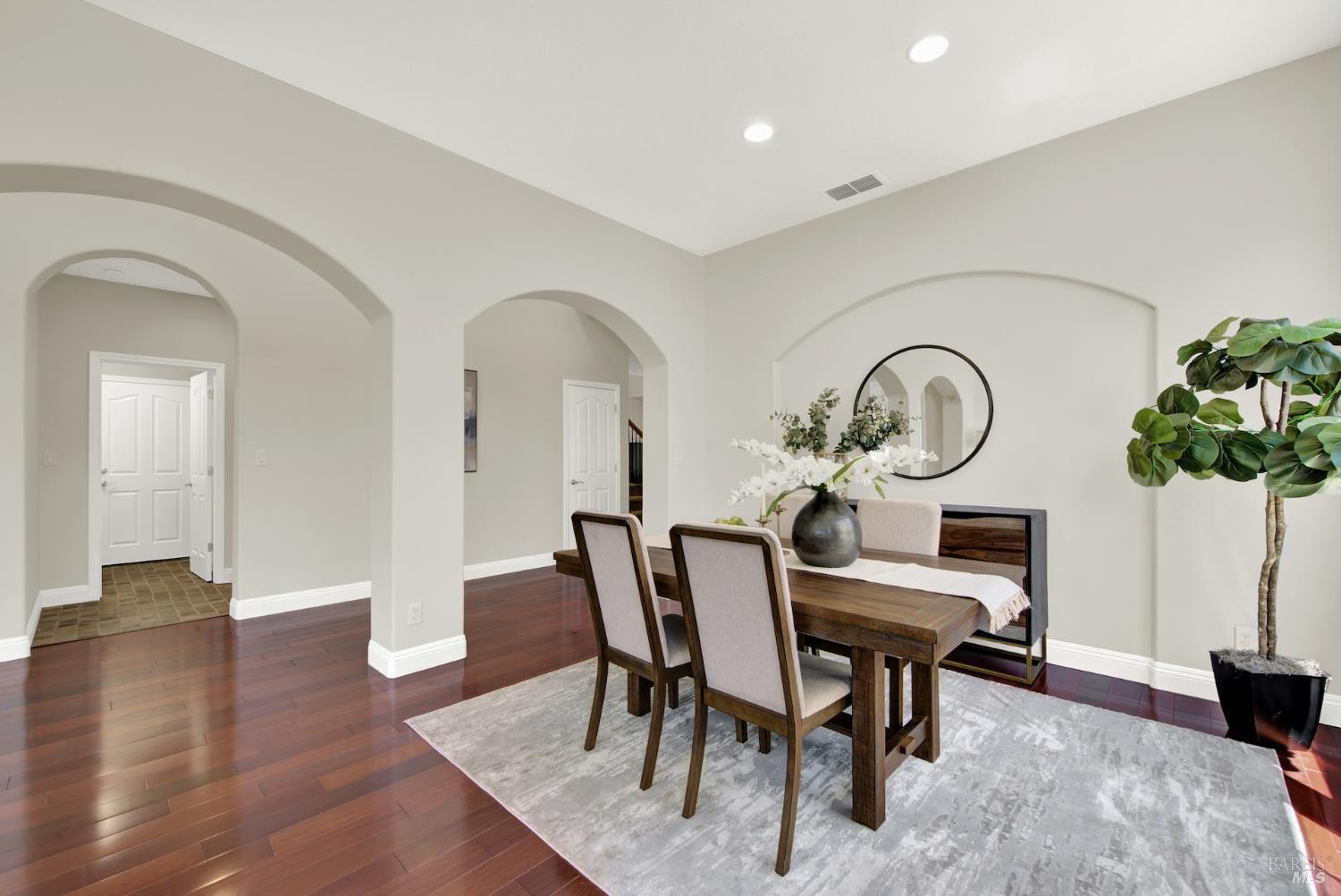 Detail Gallery Image 14 of 77 For 1240 Wildwing Ln, Vallejo,  CA 94591 - 4 Beds | 3/1 Baths