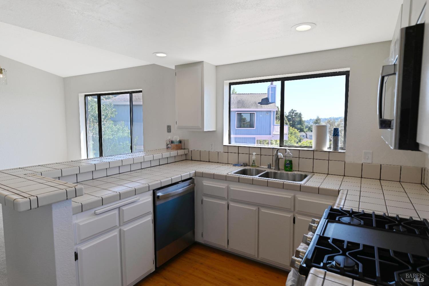 Detail Gallery Image 8 of 40 For 135 Pecan Ct, Vallejo,  CA 94589 - 4 Beds | 3 Baths