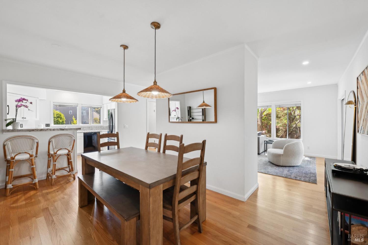 Detail Gallery Image 8 of 37 For 34 Creekside Ct, Corte Madera,  CA 94925 - 2 Beds | 2 Baths