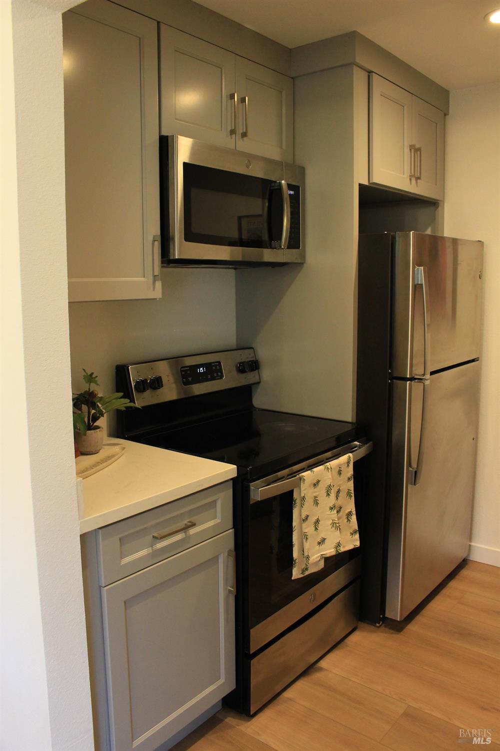 Detail Gallery Image 3 of 22 For 1347 Southwest Blvd #F,  Rohnert Park,  CA 94928 - 1 Beds | 1 Baths