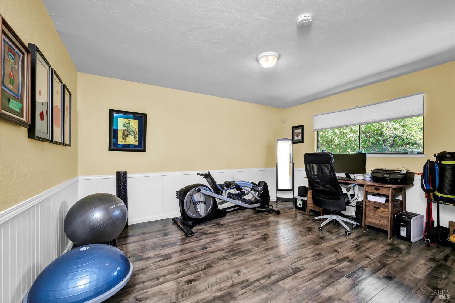 Detail Gallery Image 16 of 27 For 18682 N Shore Dr, Hidden Valley Lake,  CA 95467 - 2 Beds | 2 Baths