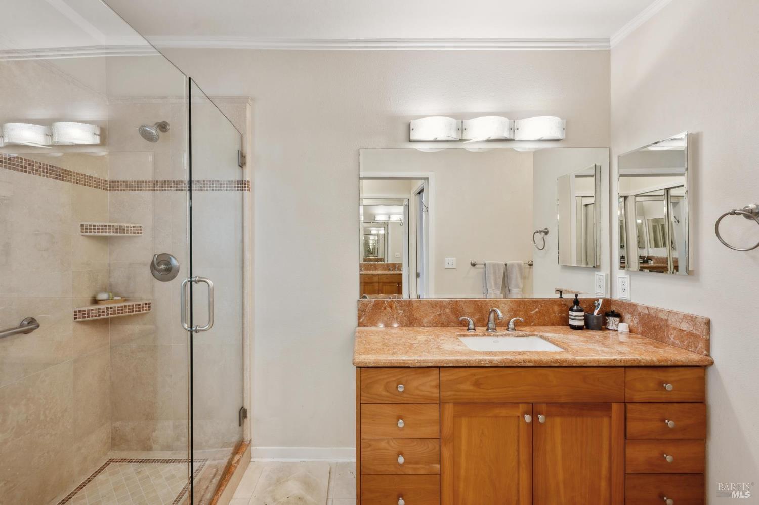 Detail Gallery Image 19 of 37 For 34 Creekside Ct, Corte Madera,  CA 94925 - 2 Beds | 2 Baths