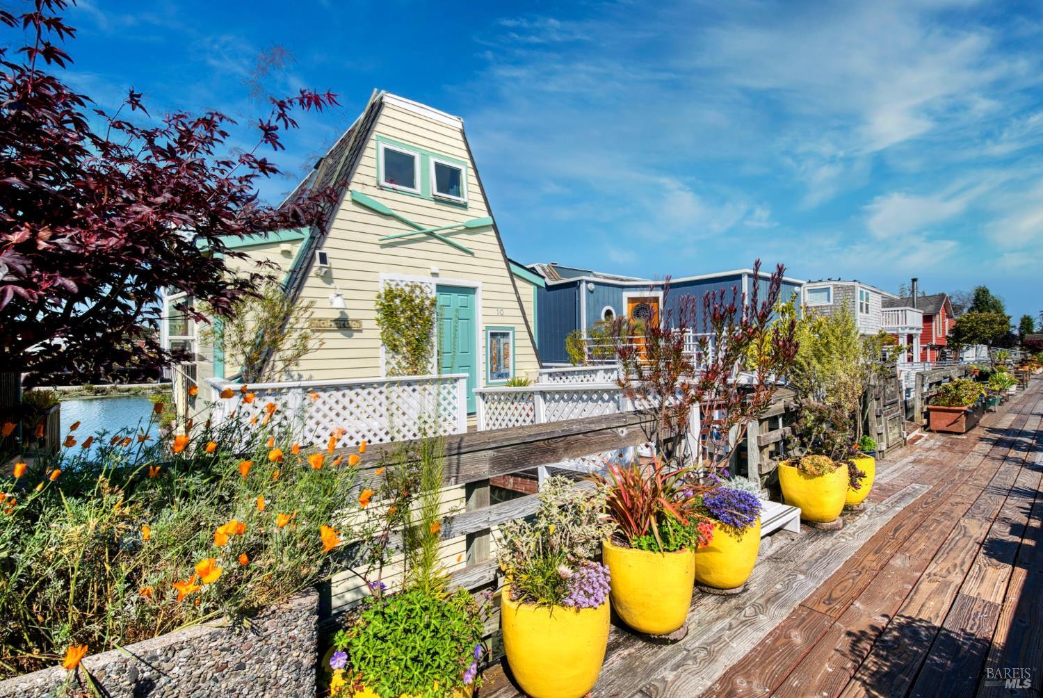 Detail Gallery Image 2 of 42 For 10 E Pier Unkn, Sausalito,  CA 94965 - 3 Beds | 2 Baths