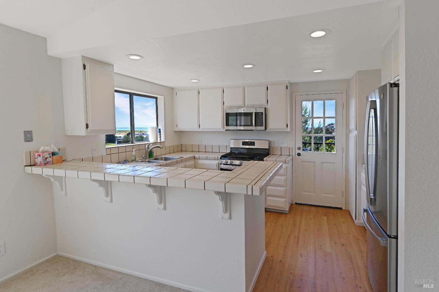 Detail Gallery Image 5 of 40 For 135 Pecan Ct, Vallejo,  CA 94589 - 4 Beds | 3 Baths