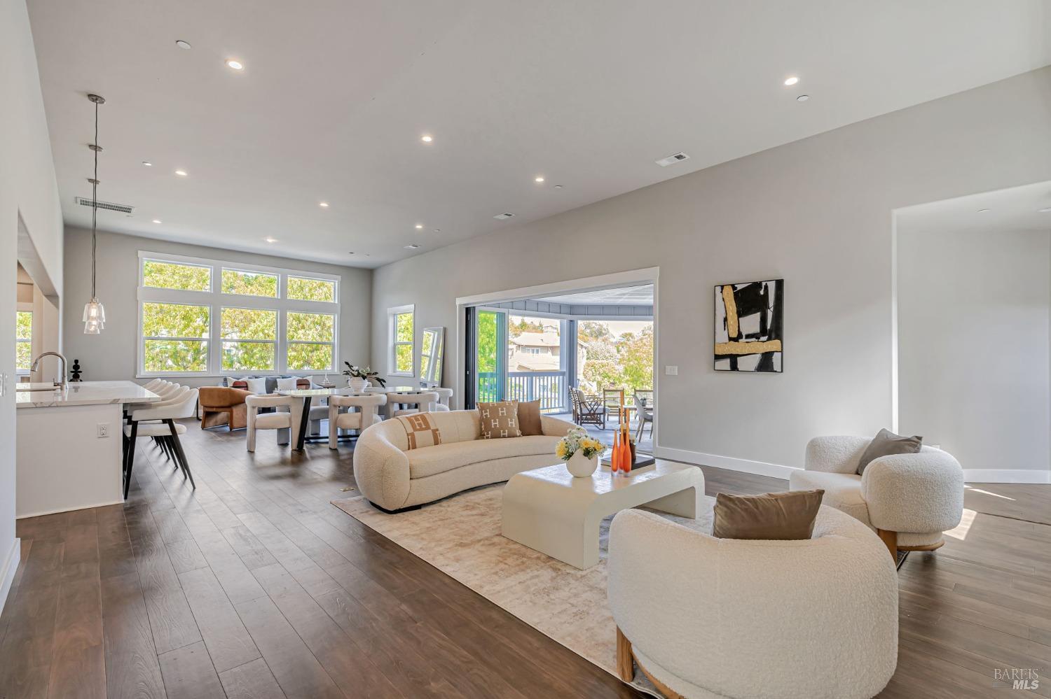 Detail Gallery Image 9 of 59 For 12 Rose Ct, Novato,  CA 94945 - 4 Beds | 4/1 Baths