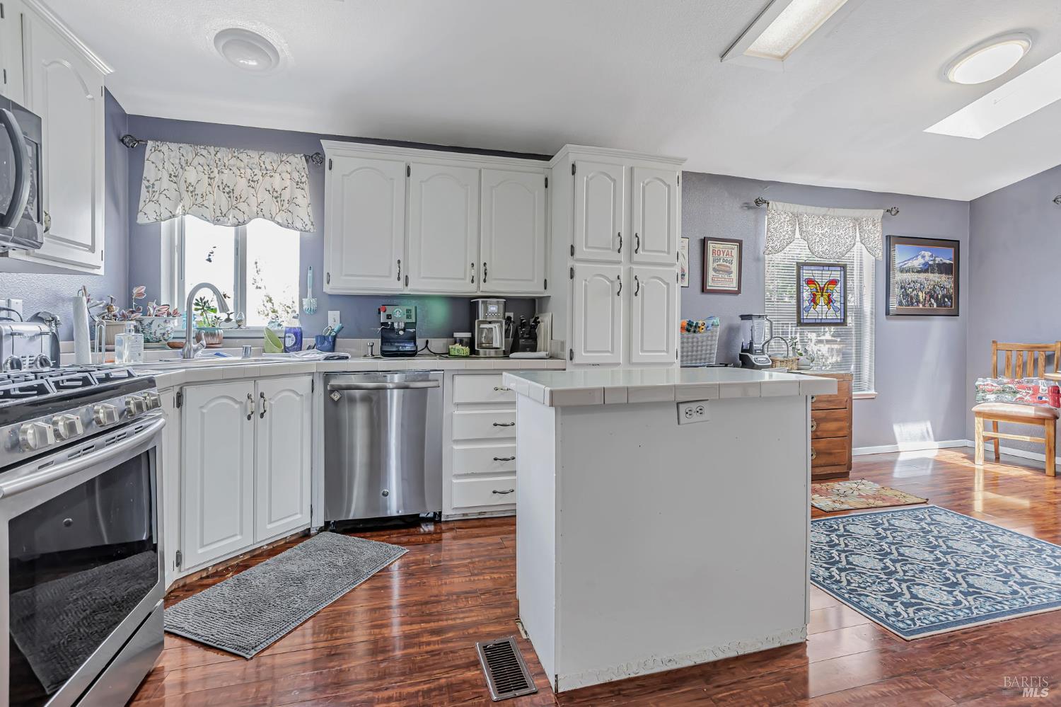 Detail Gallery Image 7 of 30 For 817 Corte Azul Ct, Rohnert Park,  CA 94928 - 4 Beds | 2 Baths