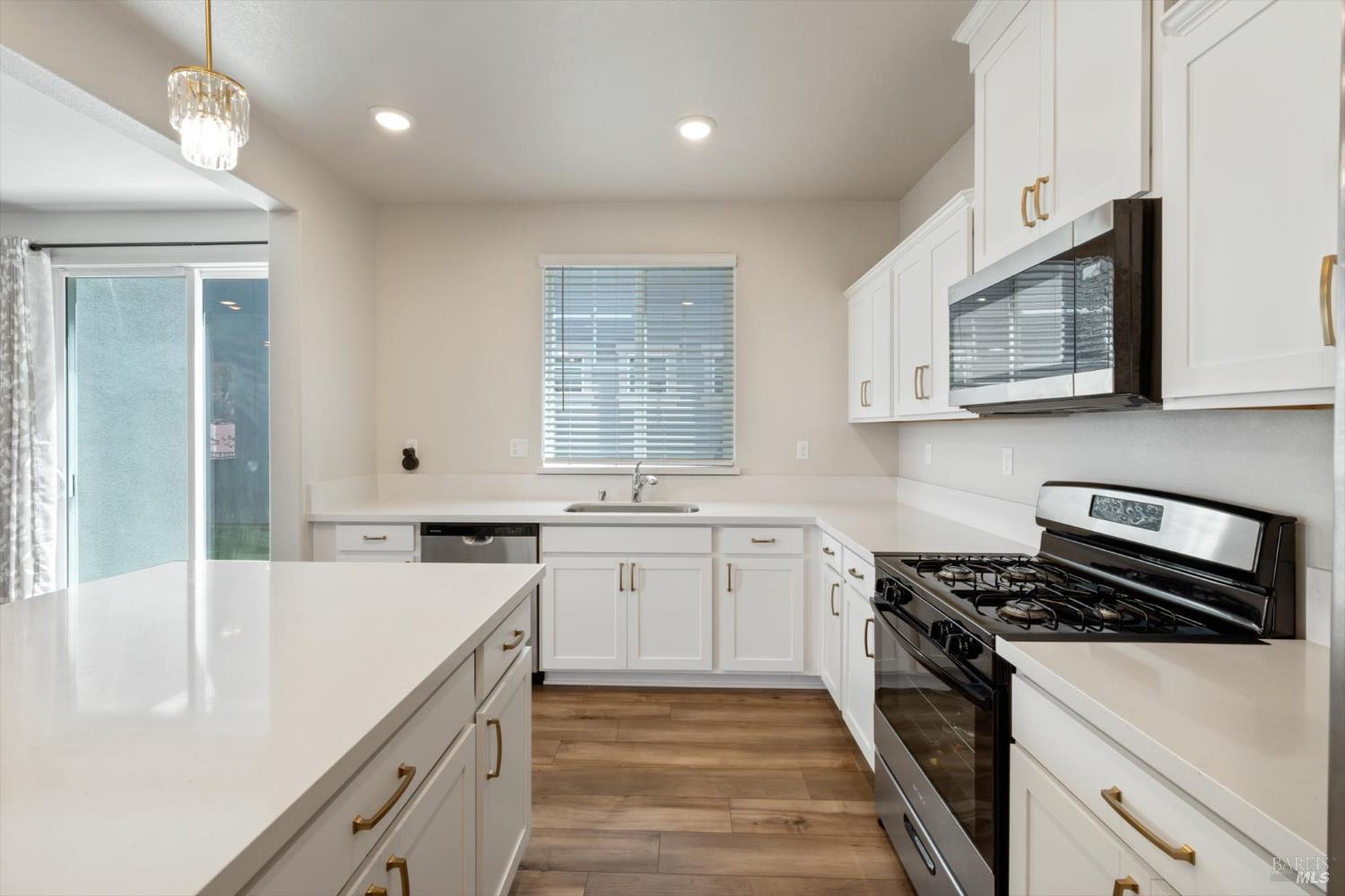 Detail Gallery Image 5 of 33 For 128 Clownfish St, Suisun City,  CA 94585 - 3 Beds | 2/1 Baths