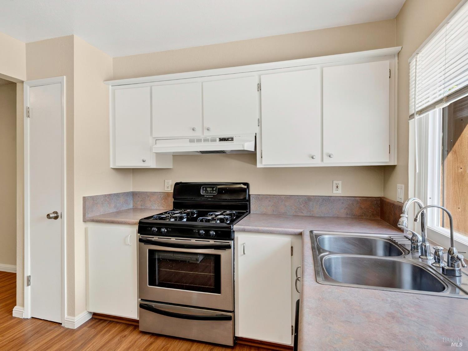 Detail Gallery Image 11 of 34 For 405 Simi Pl, Santa Rosa,  CA 95409 - 3 Beds | 2 Baths