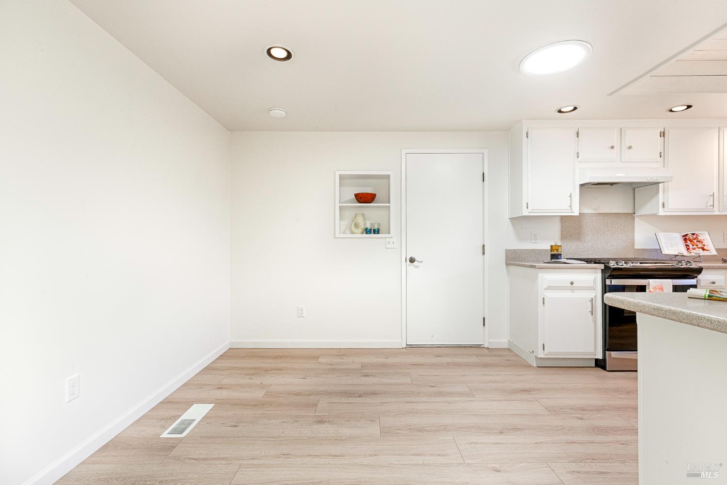 Detail Gallery Image 16 of 61 For 8850 Oak Trail Dr, Santa Rosa,  CA 95409 - 2 Beds | 2 Baths