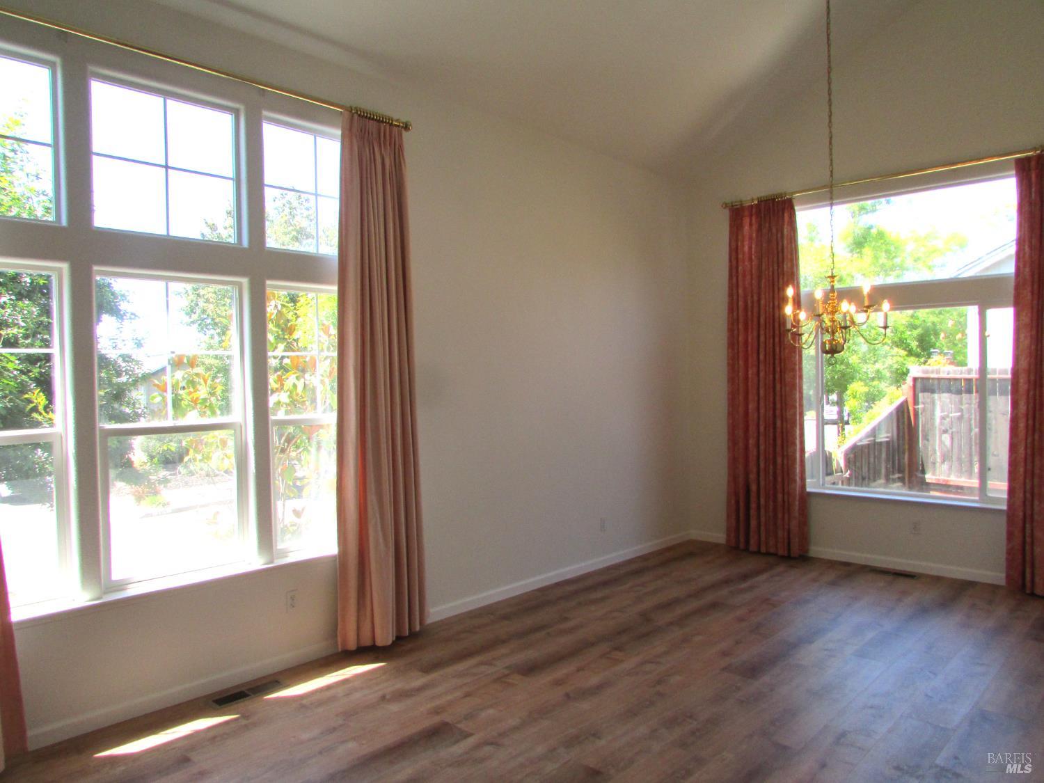 Detail Gallery Image 5 of 29 For 184 El Encanto Way, Santa Rosa,  CA 95409 - – Beds | – Baths