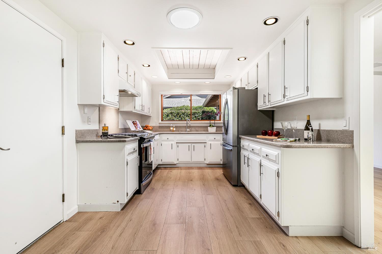 Detail Gallery Image 19 of 61 For 8850 Oak Trail Dr, Santa Rosa,  CA 95409 - 2 Beds | 2 Baths