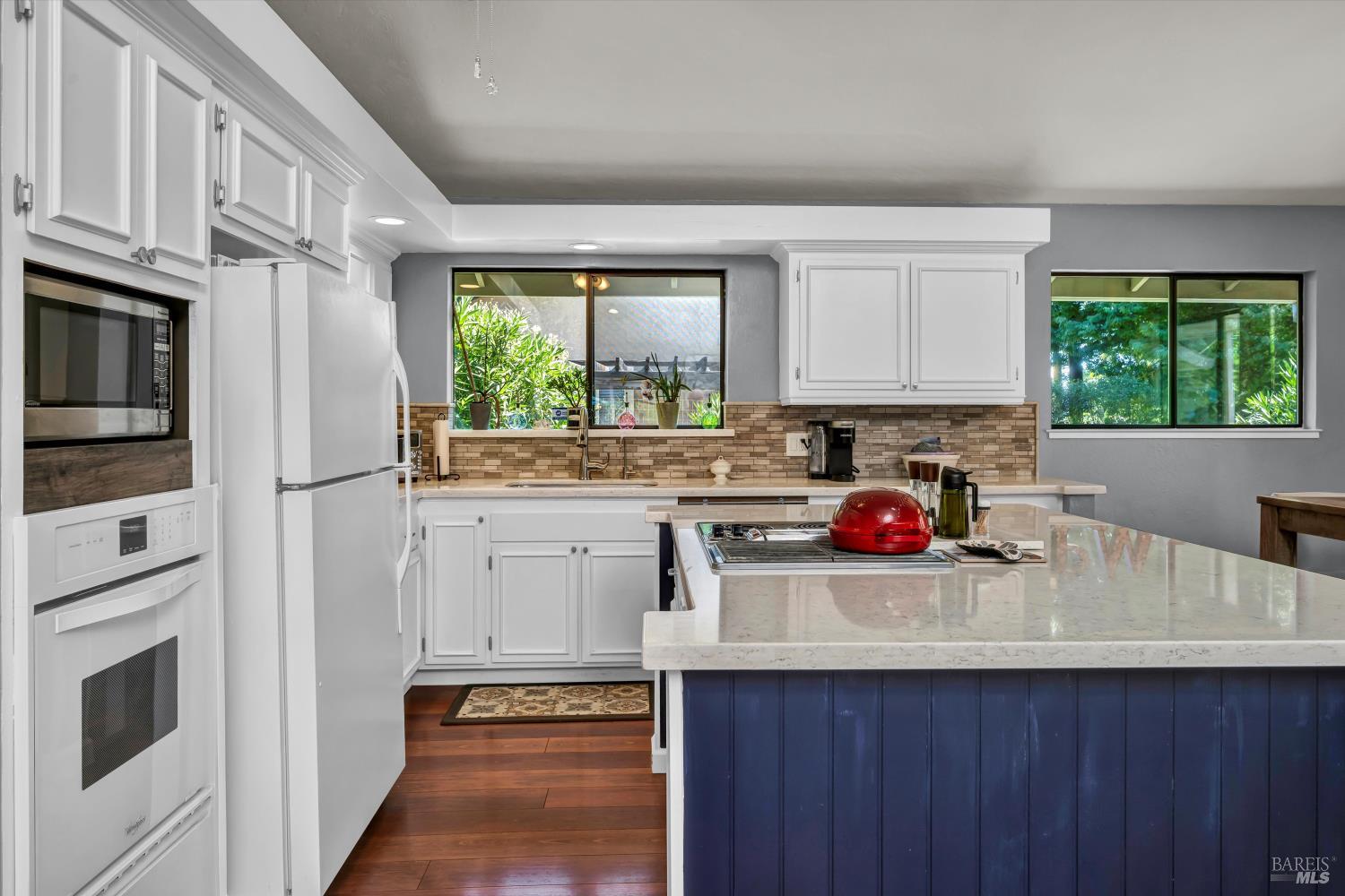 Detail Gallery Image 9 of 27 For 18682 N Shore Dr, Hidden Valley Lake,  CA 95467 - 2 Beds | 2 Baths
