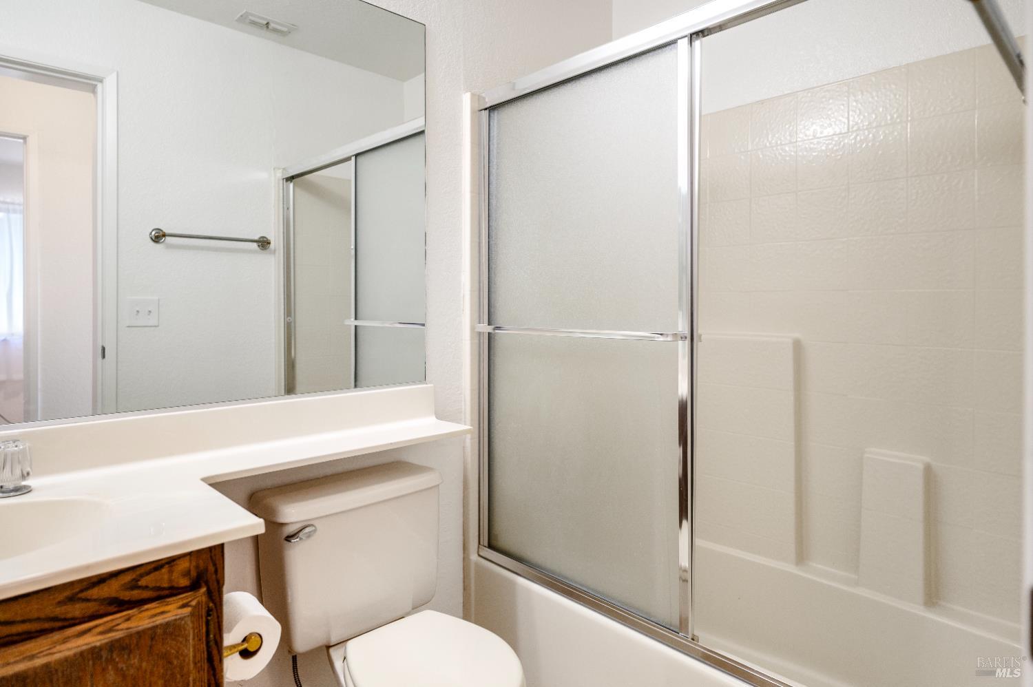 Detail Gallery Image 17 of 40 For 135 Pecan Ct, Vallejo,  CA 94589 - 4 Beds | 3 Baths