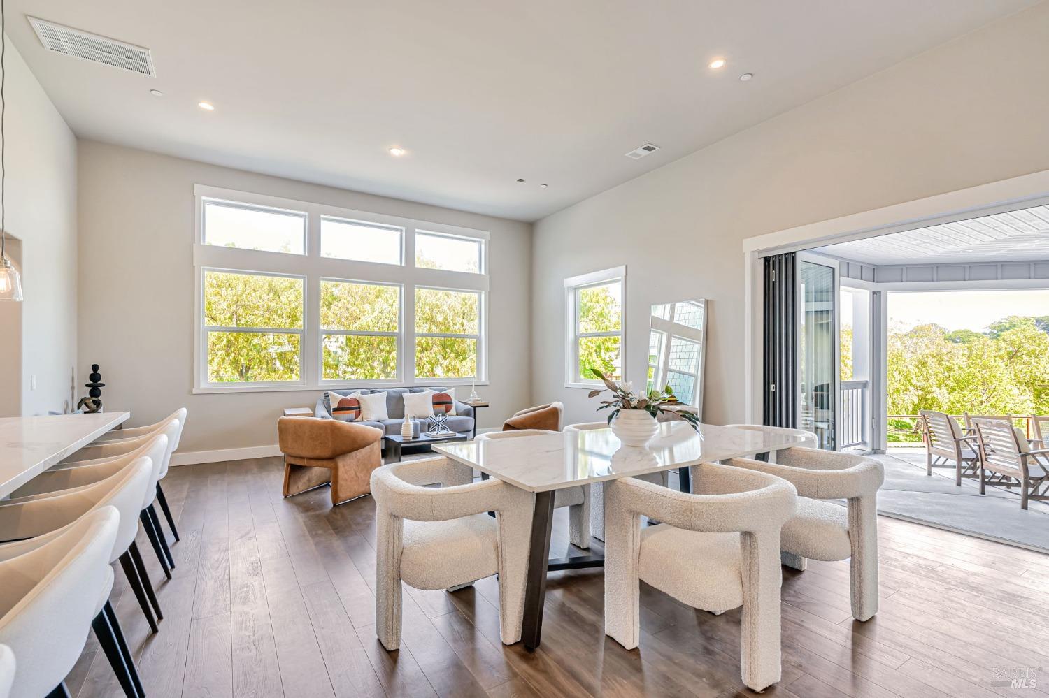 Detail Gallery Image 17 of 59 For 12 Rose Ct, Novato,  CA 94945 - 4 Beds | 4/1 Baths