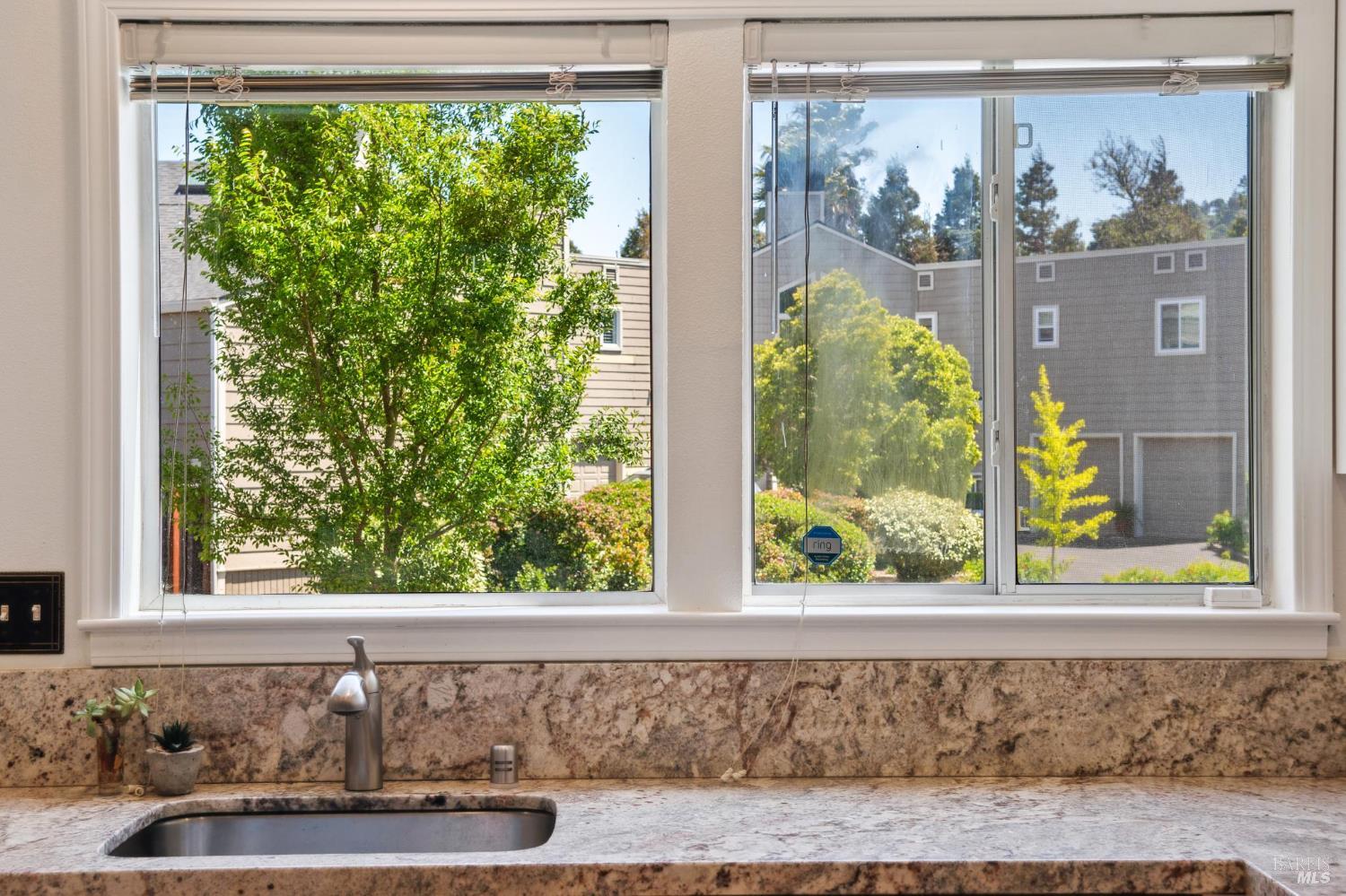 Detail Gallery Image 14 of 37 For 34 Creekside Ct, Corte Madera,  CA 94925 - 2 Beds | 2 Baths