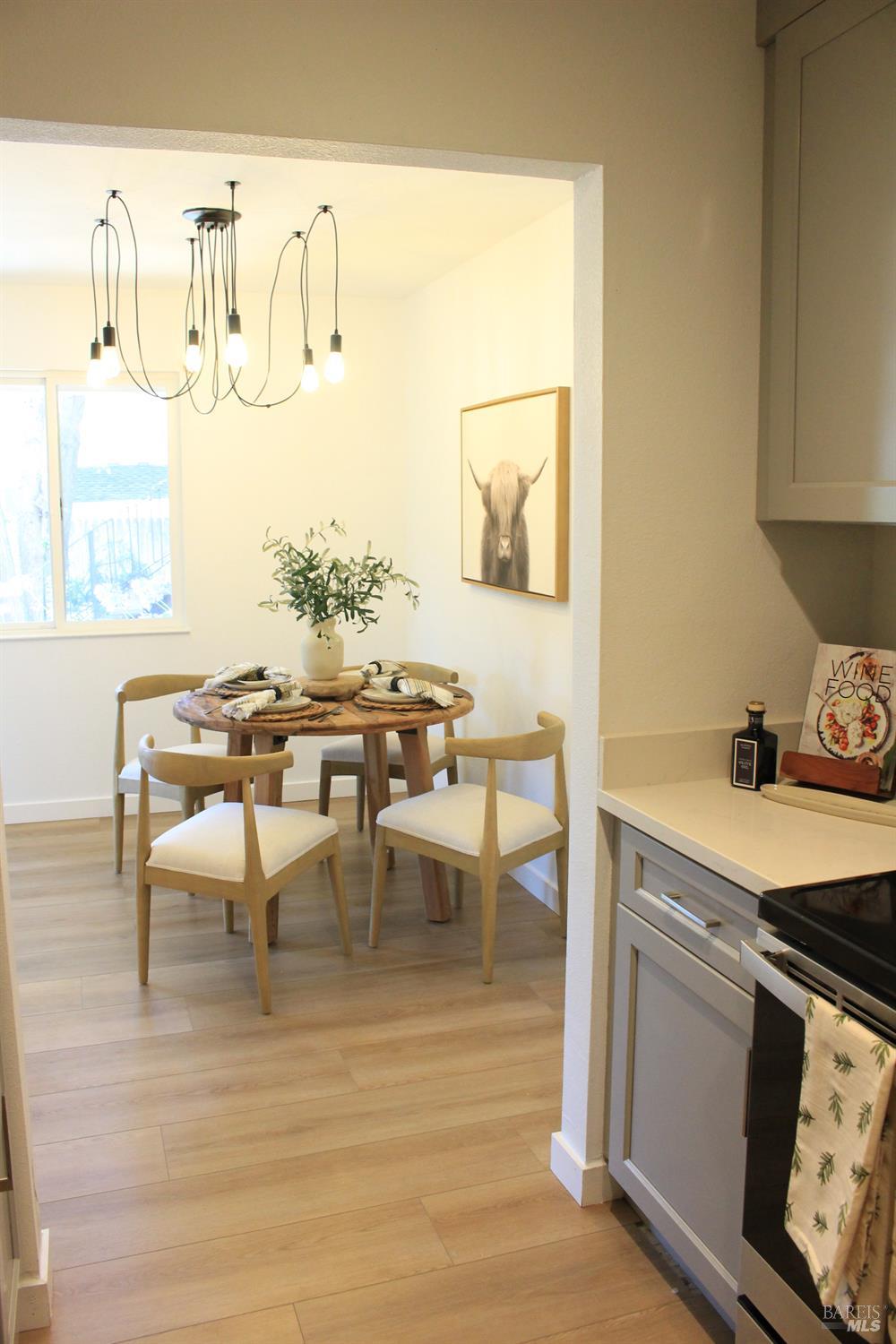 Detail Gallery Image 5 of 22 For 1347 Southwest Blvd #F,  Rohnert Park,  CA 94928 - 1 Beds | 1 Baths