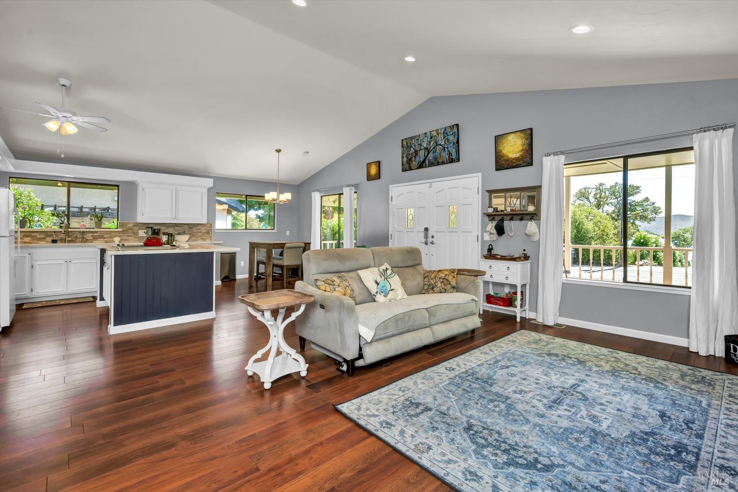 Detail Gallery Image 6 of 27 For 18682 N Shore Dr, Hidden Valley Lake,  CA 95467 - 2 Beds | 2 Baths